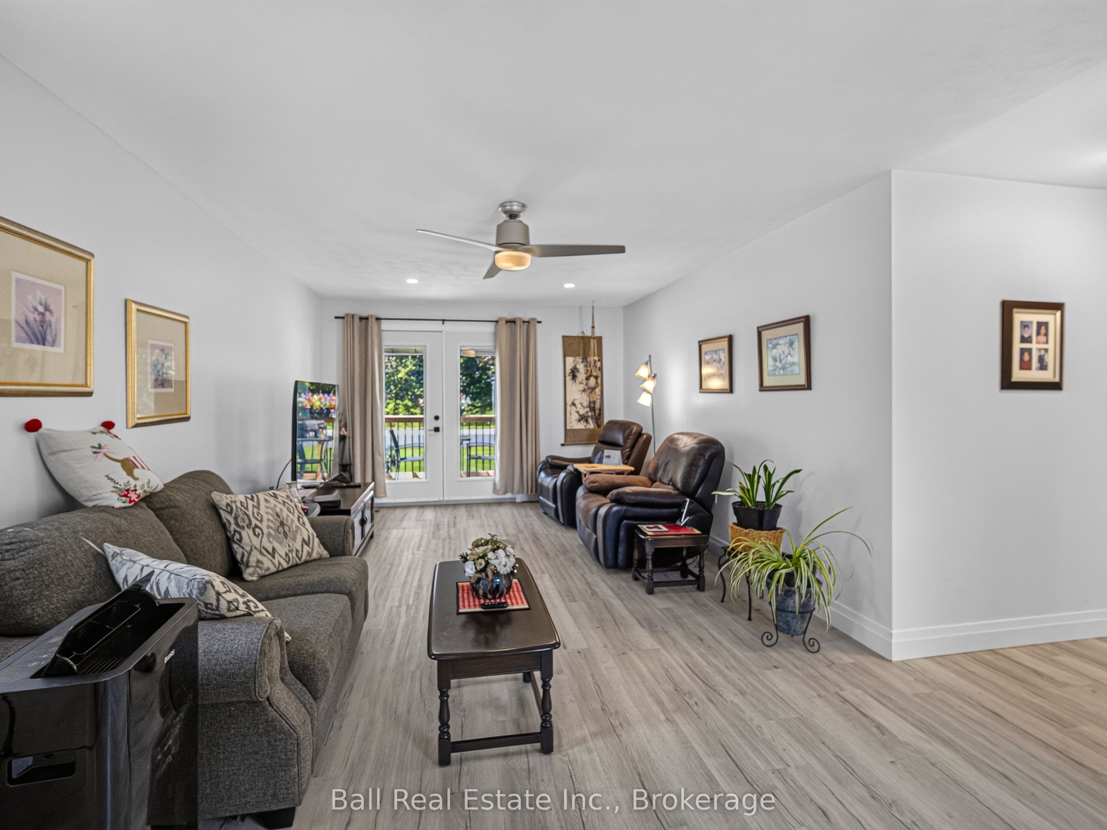 6 Ermatinger Street Property Photo 16