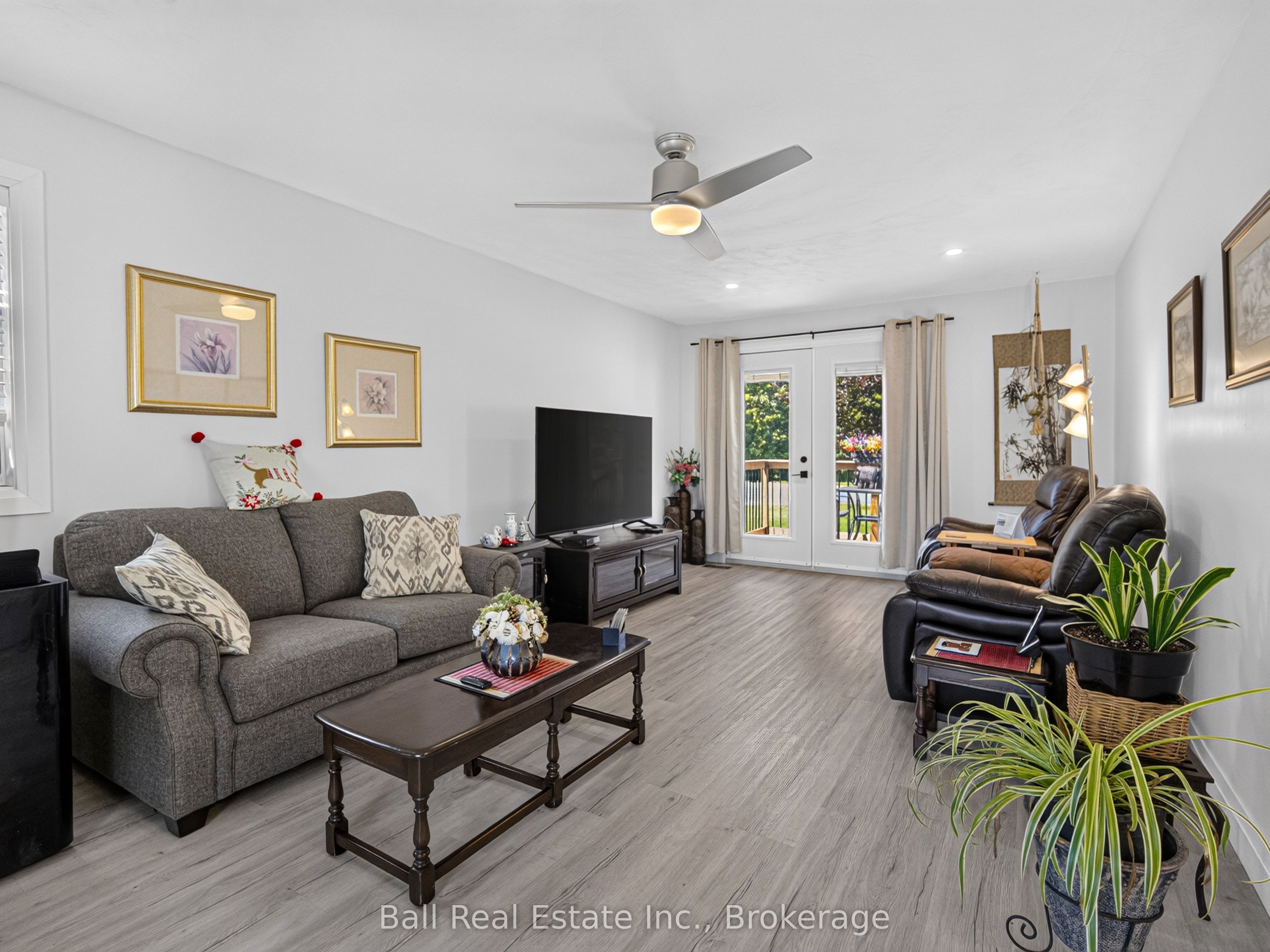 6 Ermatinger Street Property Photo 17