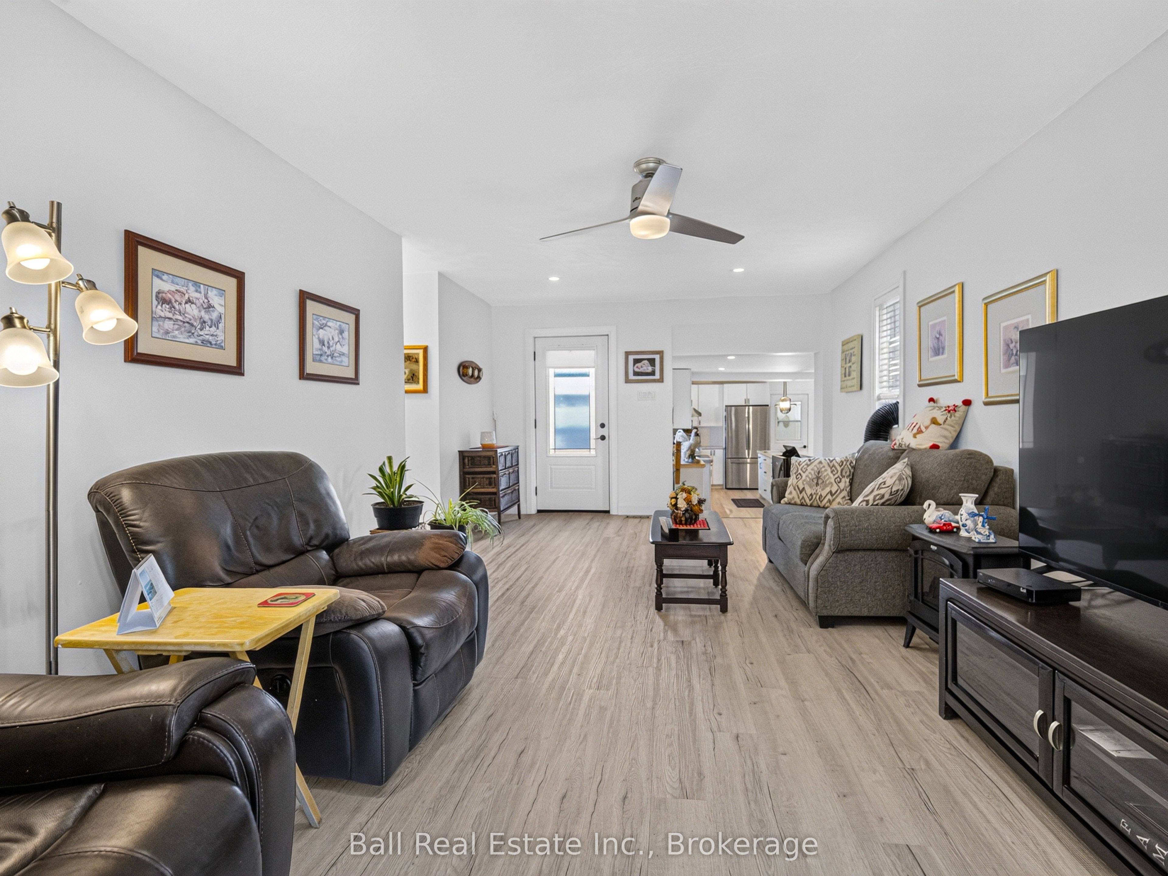 6 Ermatinger Street Property Photo 20