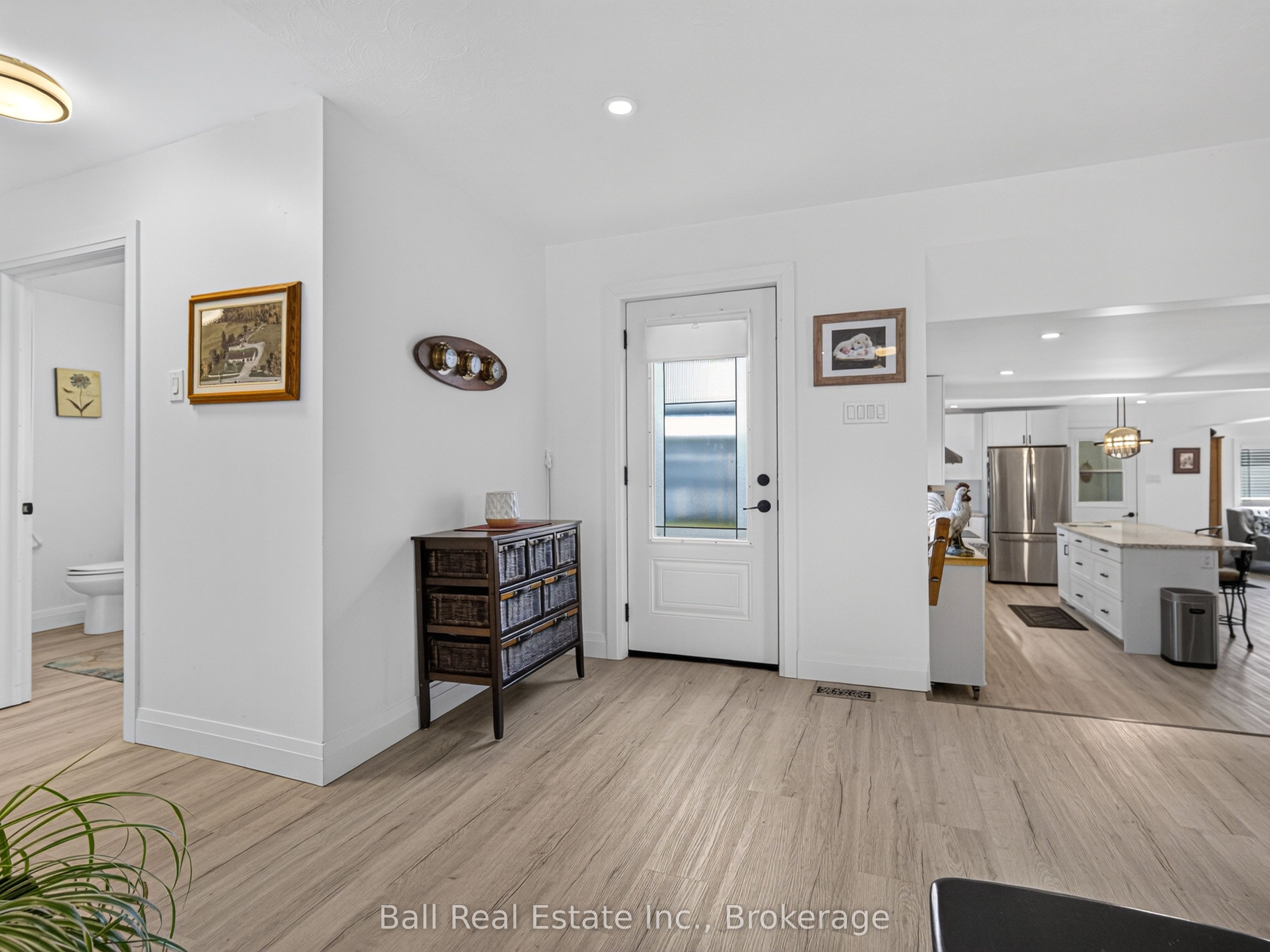 6 Ermatinger Street Property Photo 21