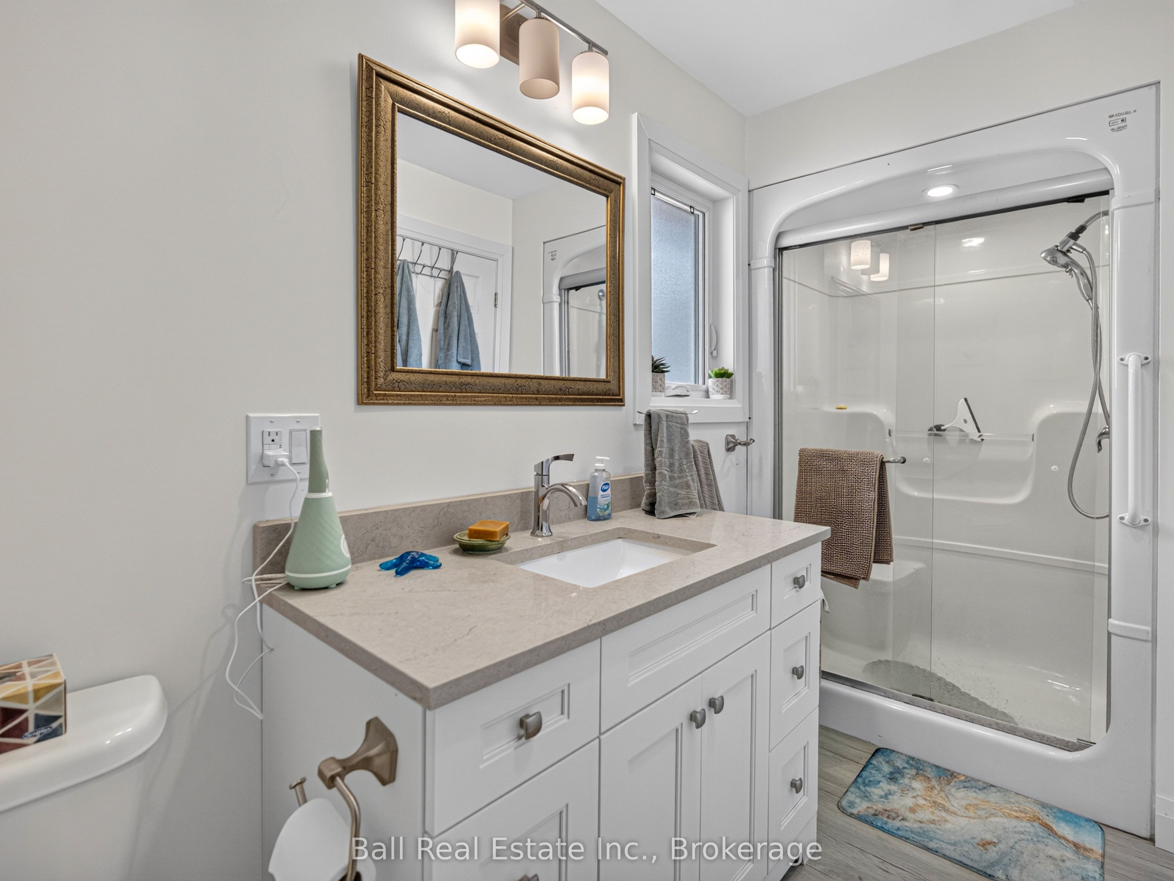 6 Ermatinger Street Property Photo 22