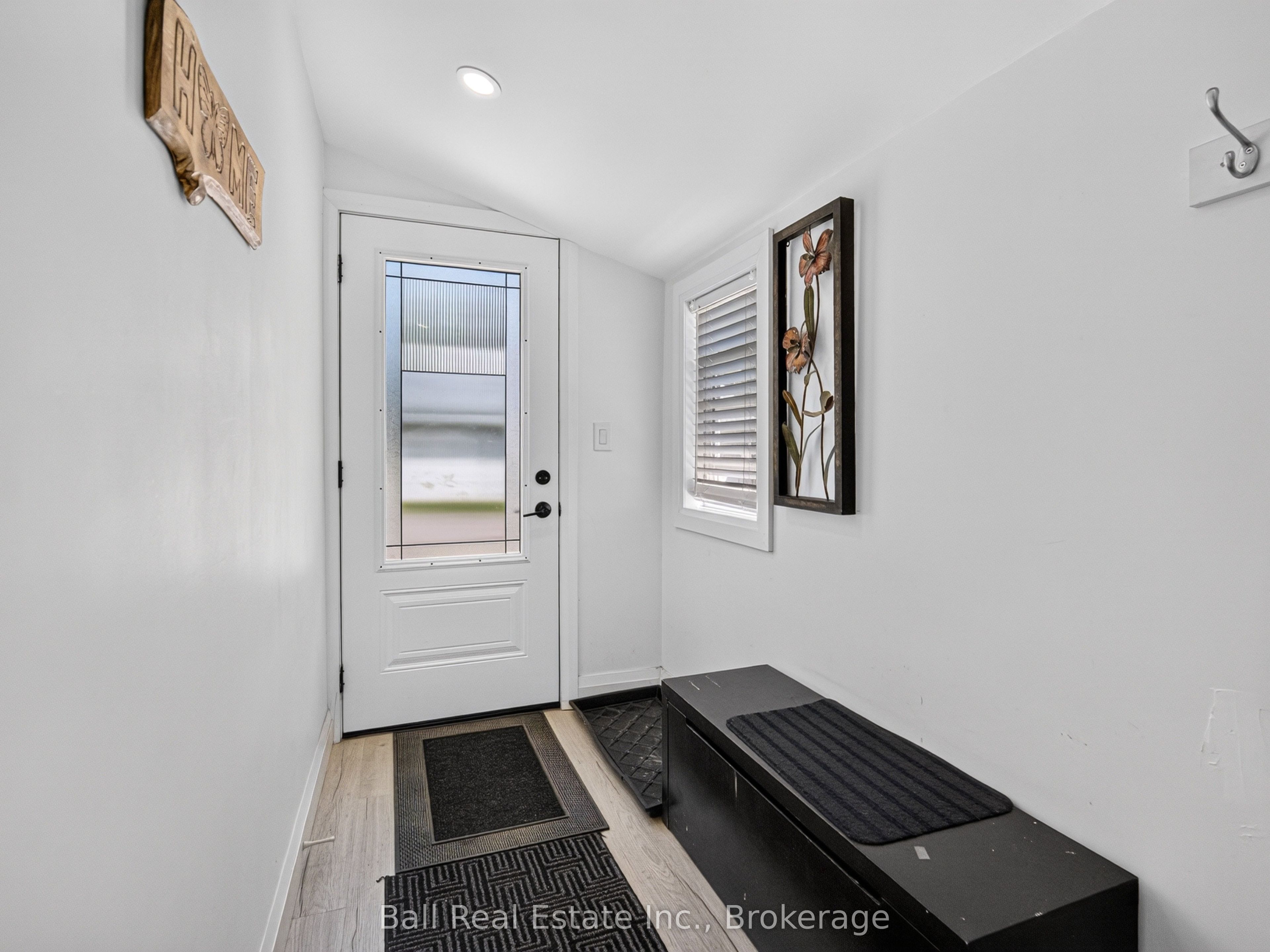 6 Ermatinger Street Property Photo 26