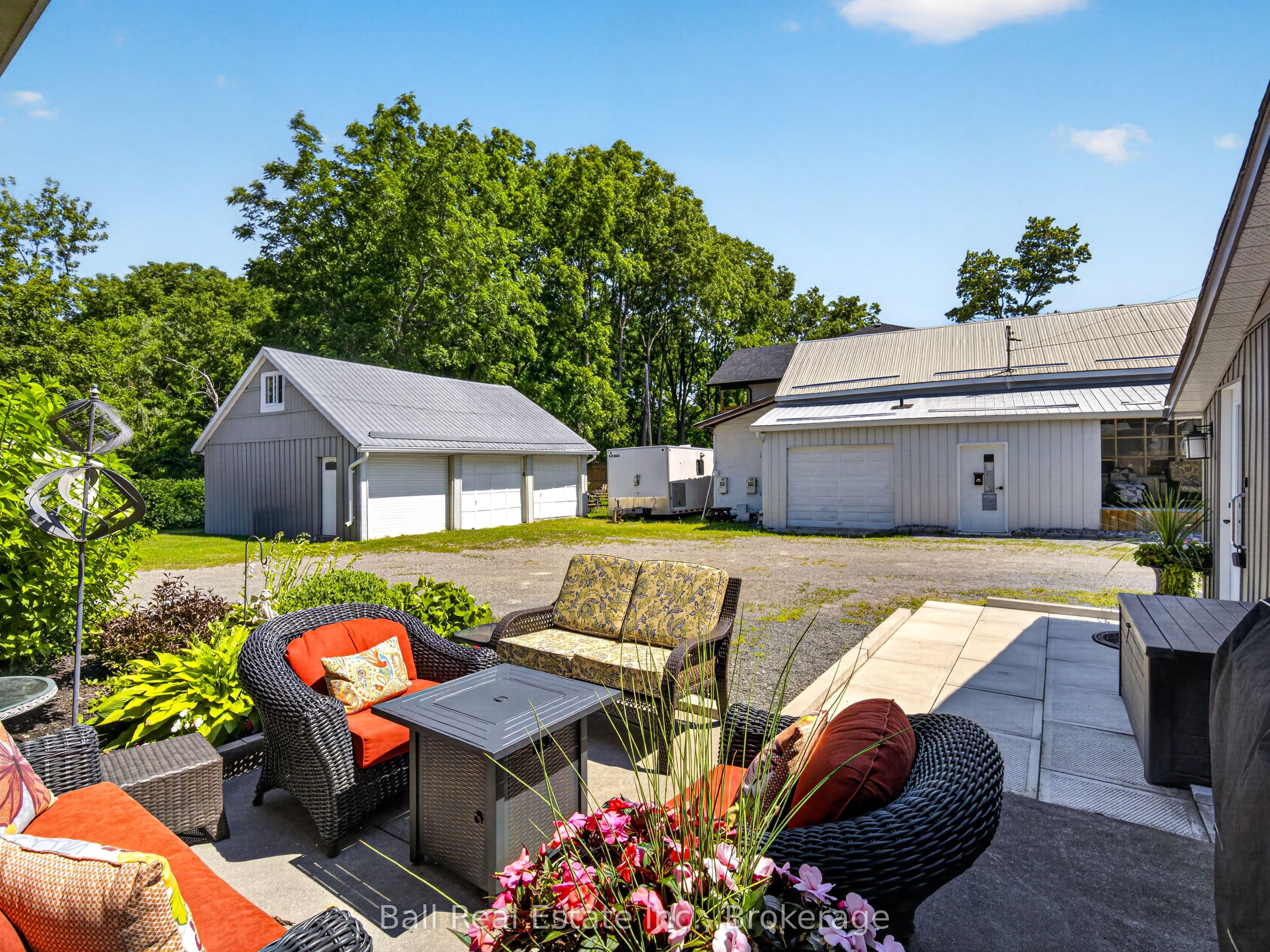 6 Ermatinger Street Property Photo 31
