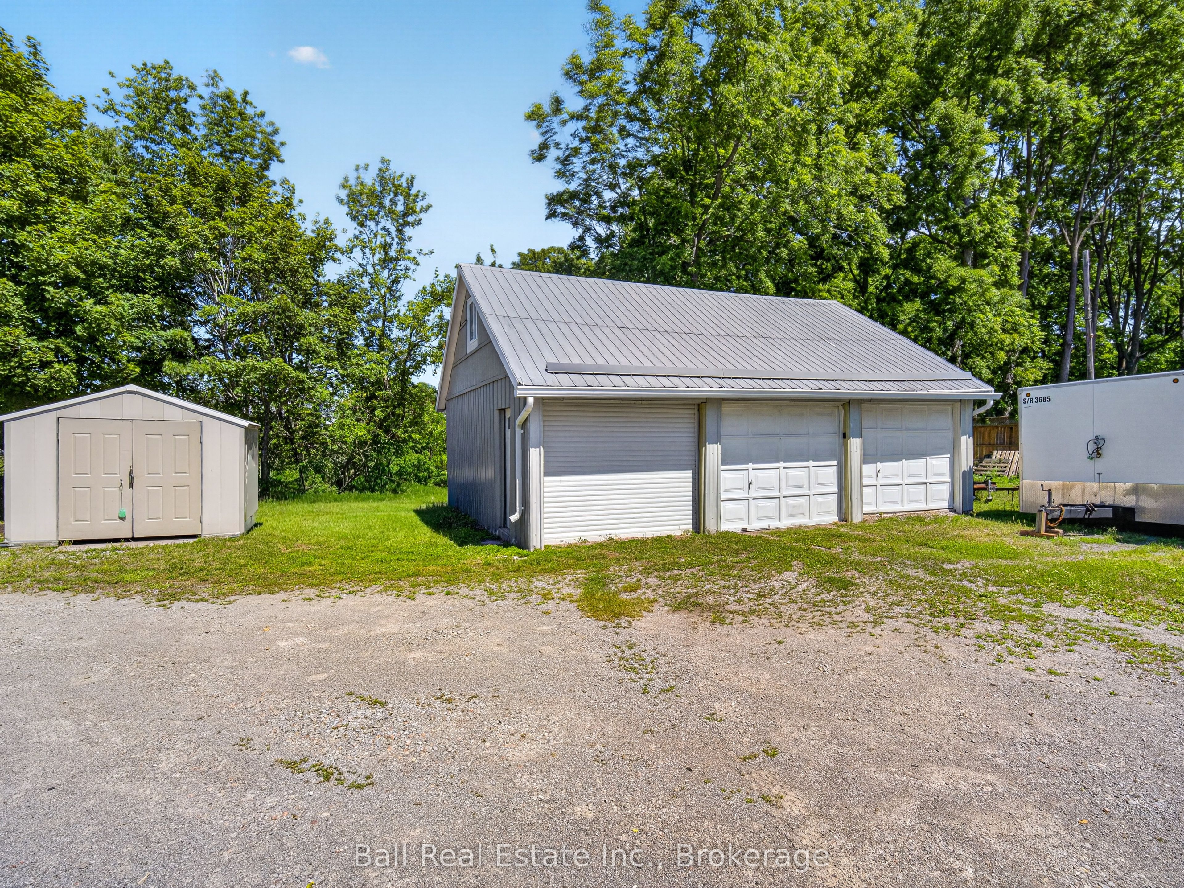 6 Ermatinger Street Property Photo 32