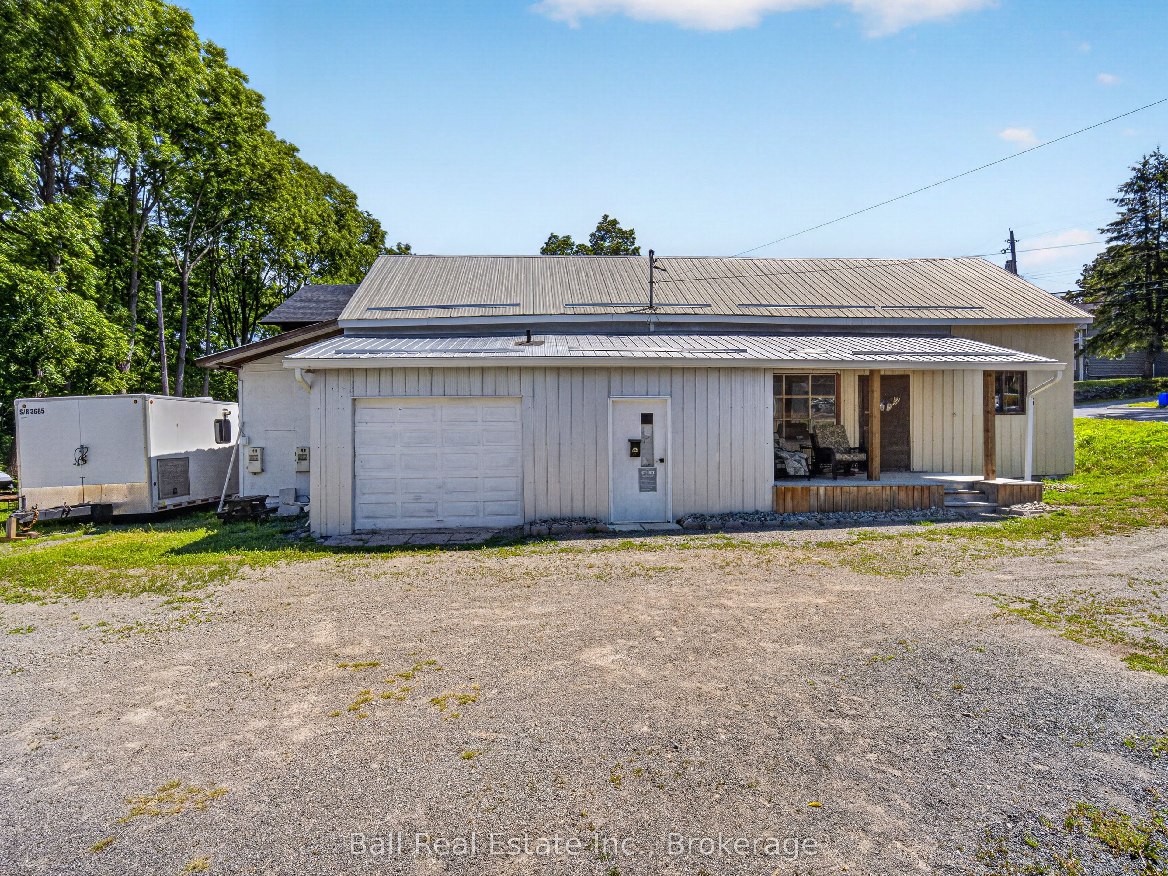 6 Ermatinger Street Property Photo 34