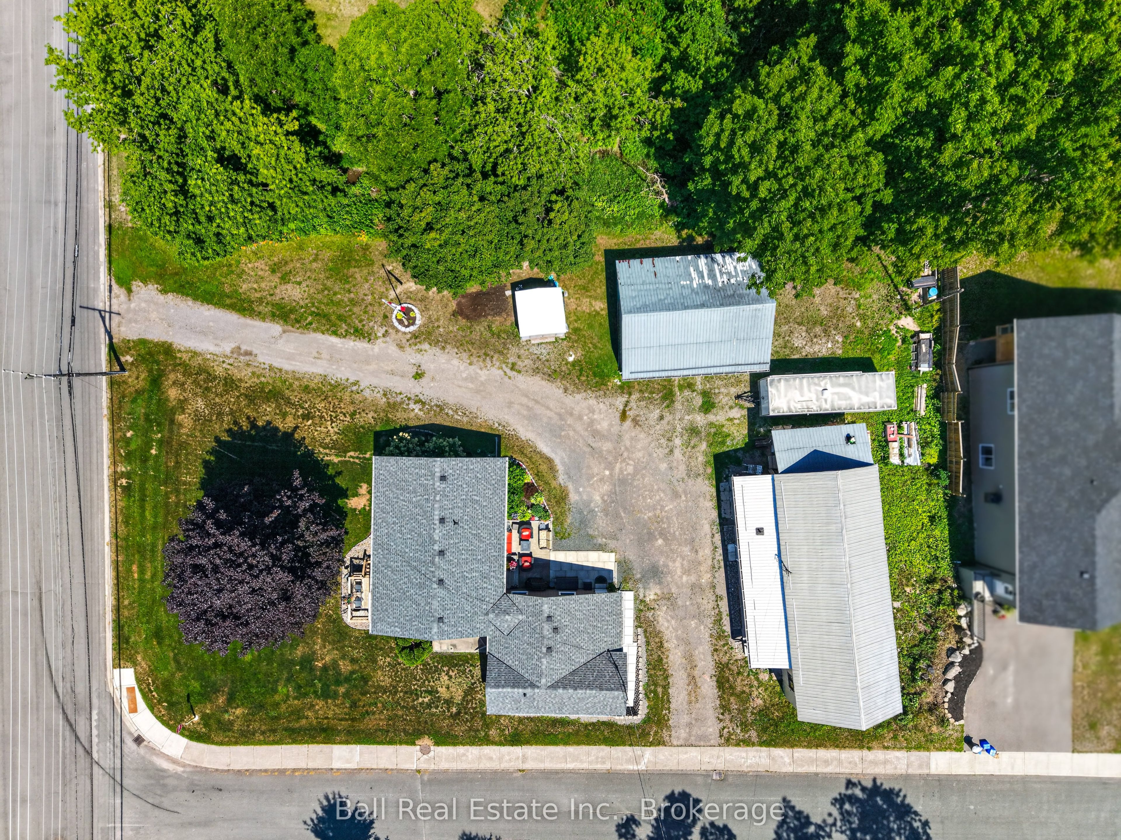 6 Ermatinger Street Property Photo 35