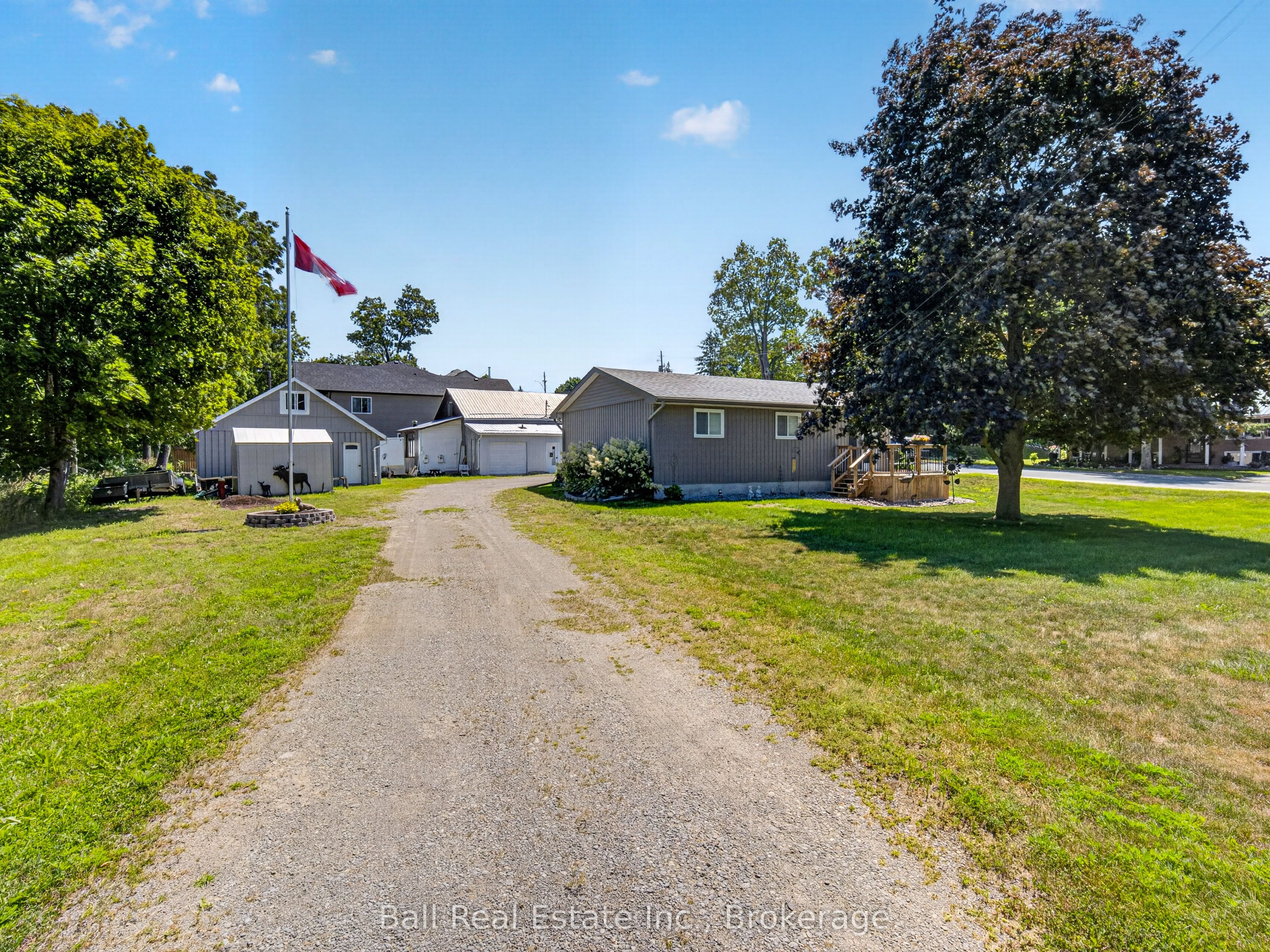 6 Ermatinger Street Property Photo 40