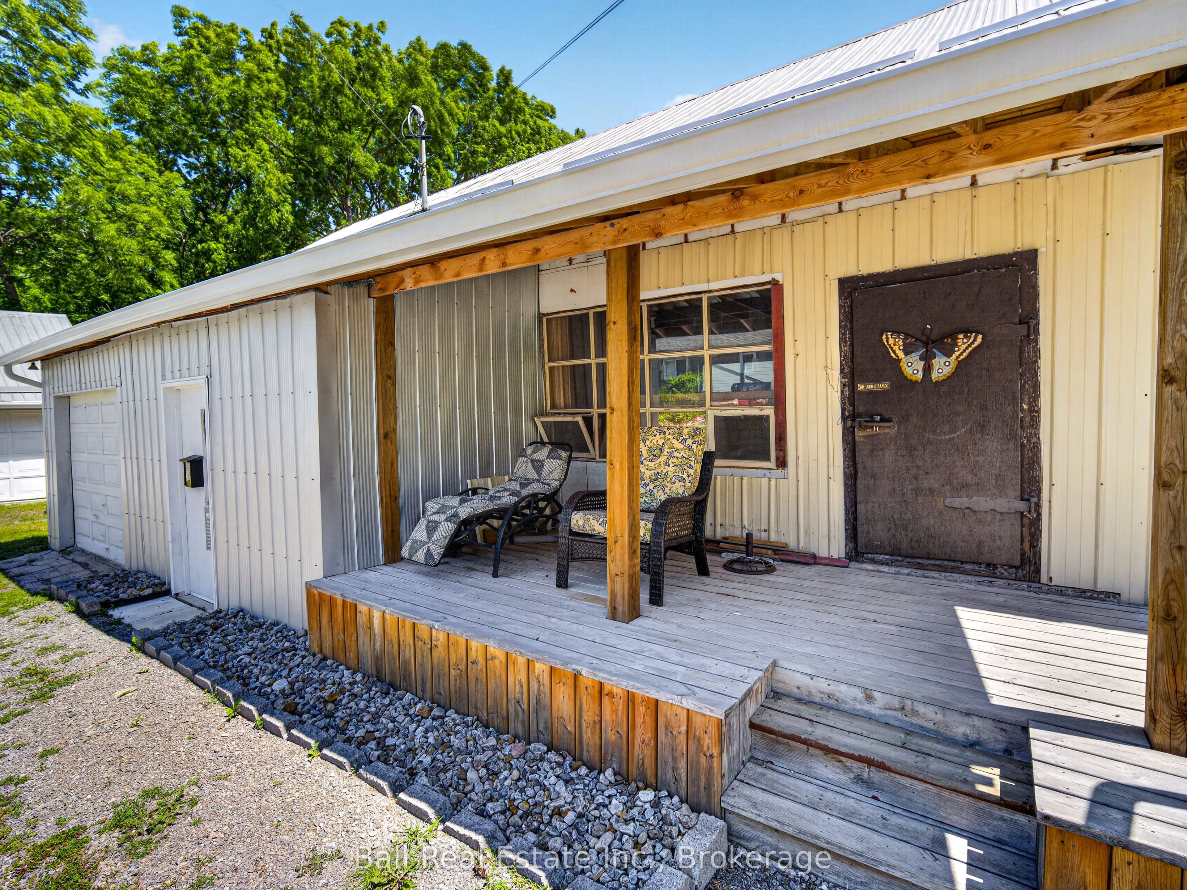 6 Ermatinger Street Property Photo 42