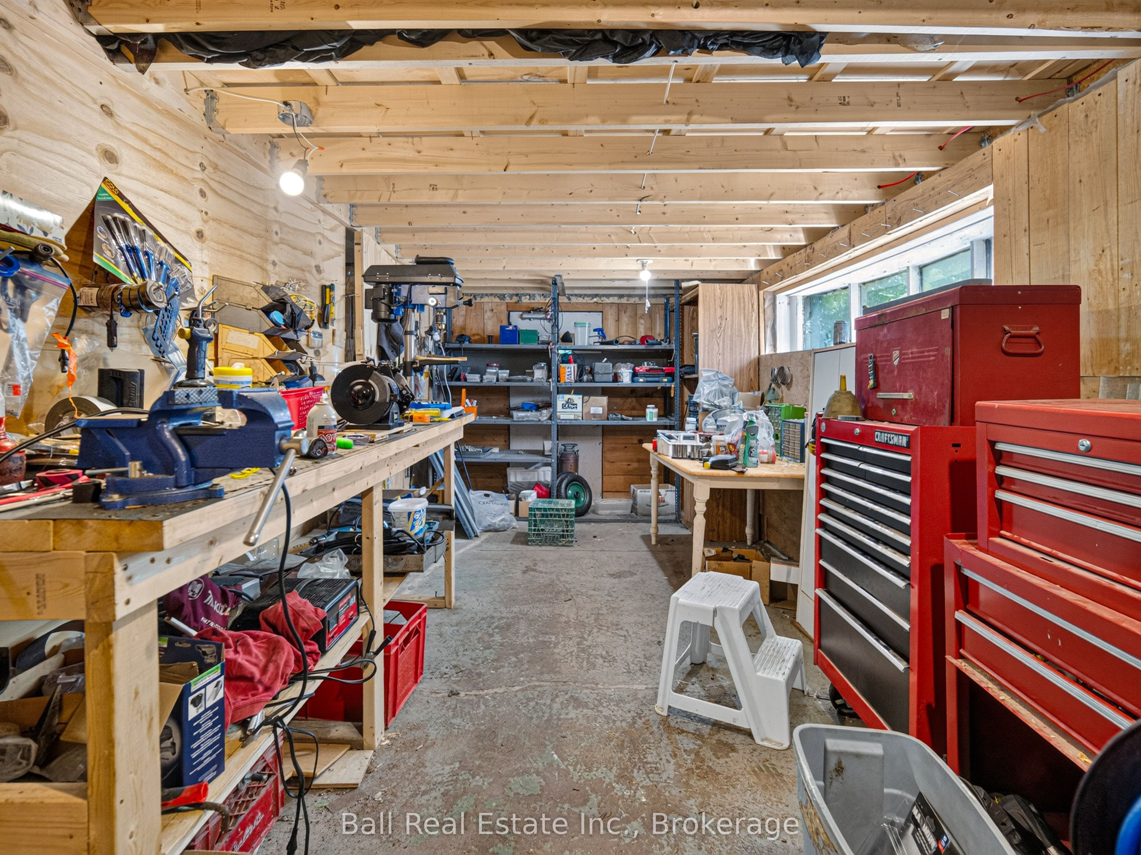 6 Ermatinger Street Property Photo 43
