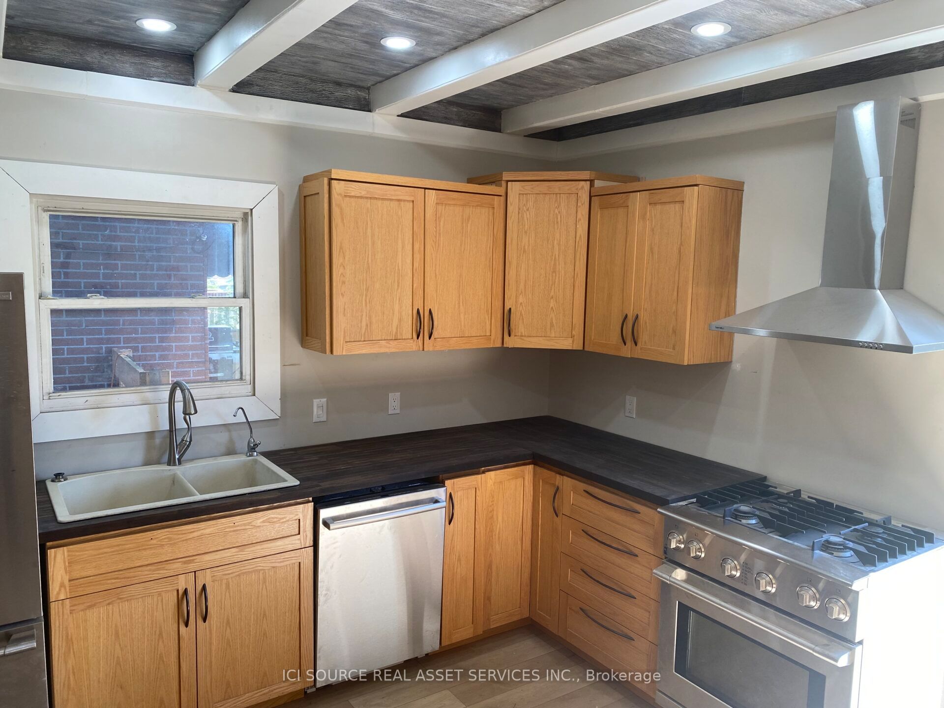 825 Raymo Road Property Photo 3