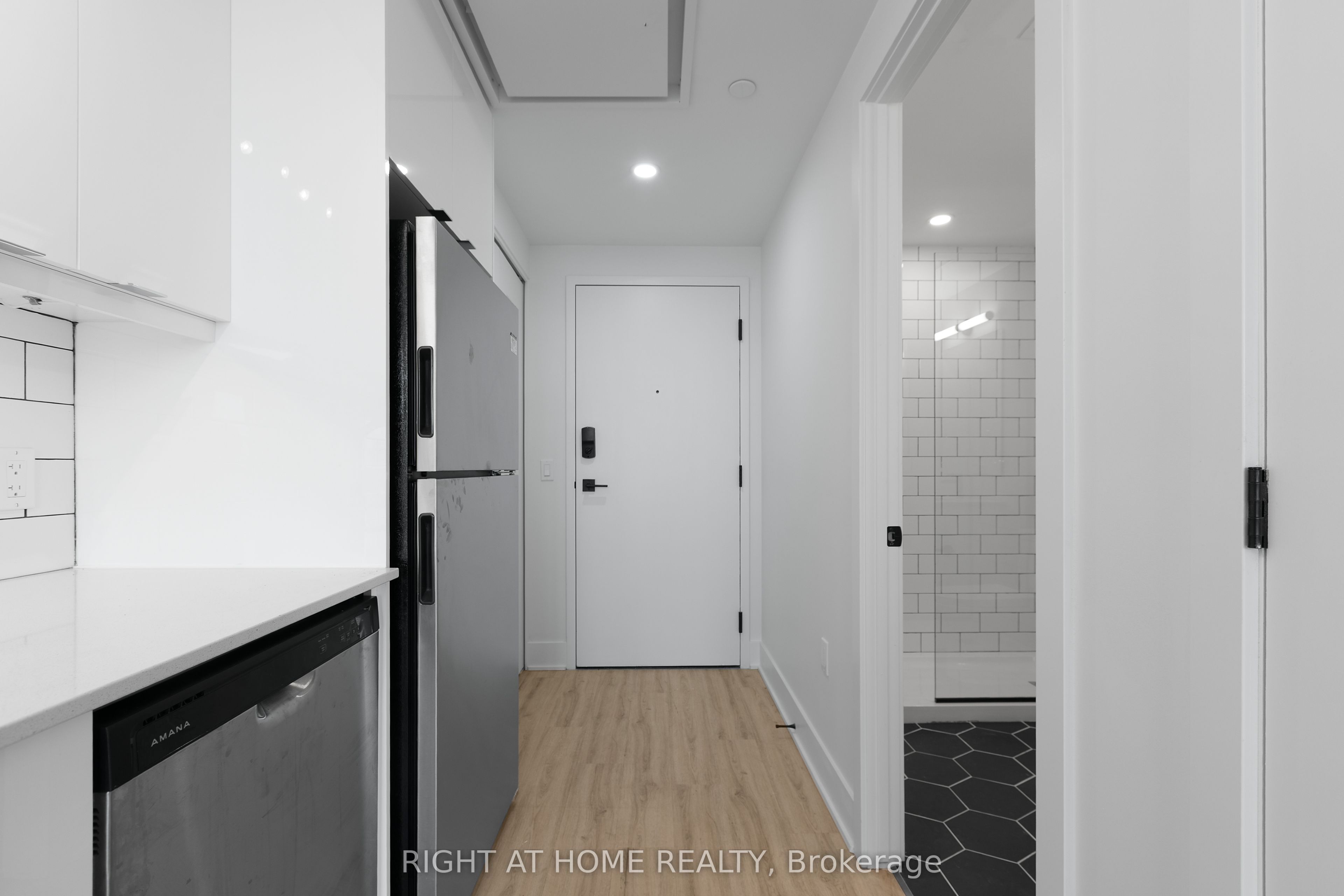 377 Winona Avenue 502 Property Photo 2