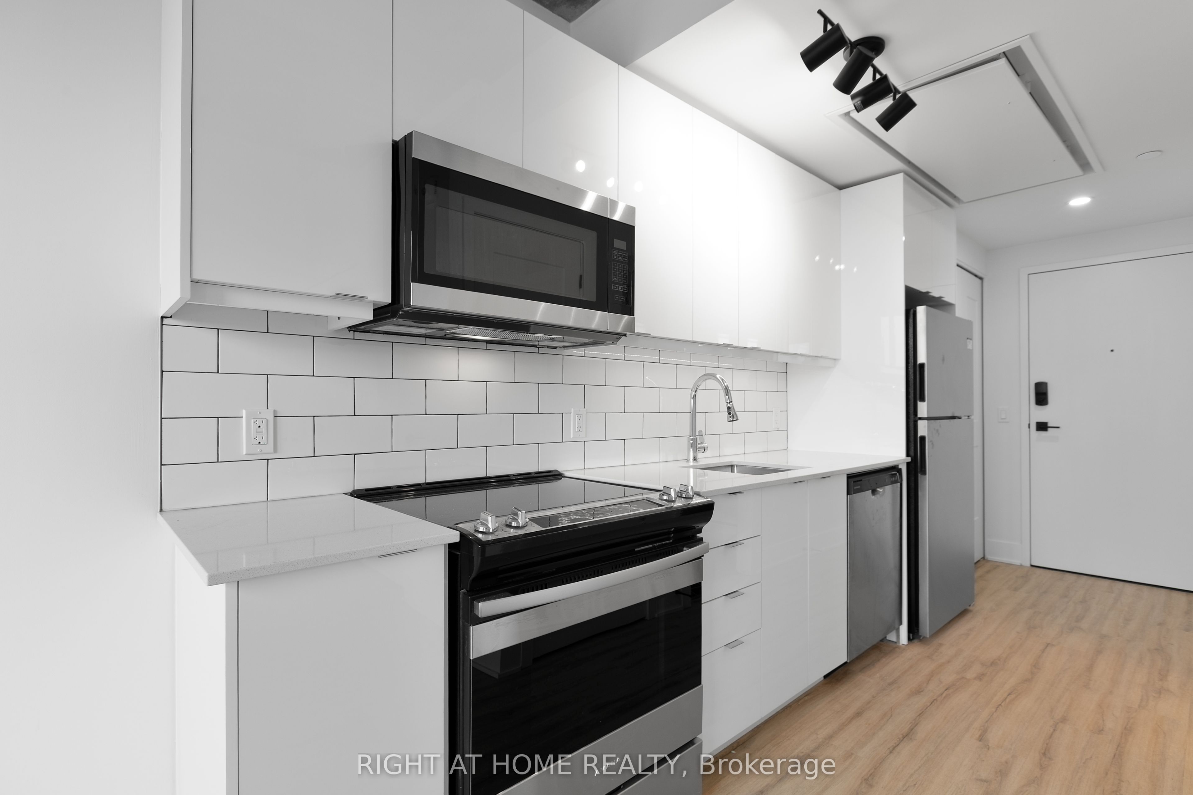 377 Winona Avenue 502 Property Photo 6