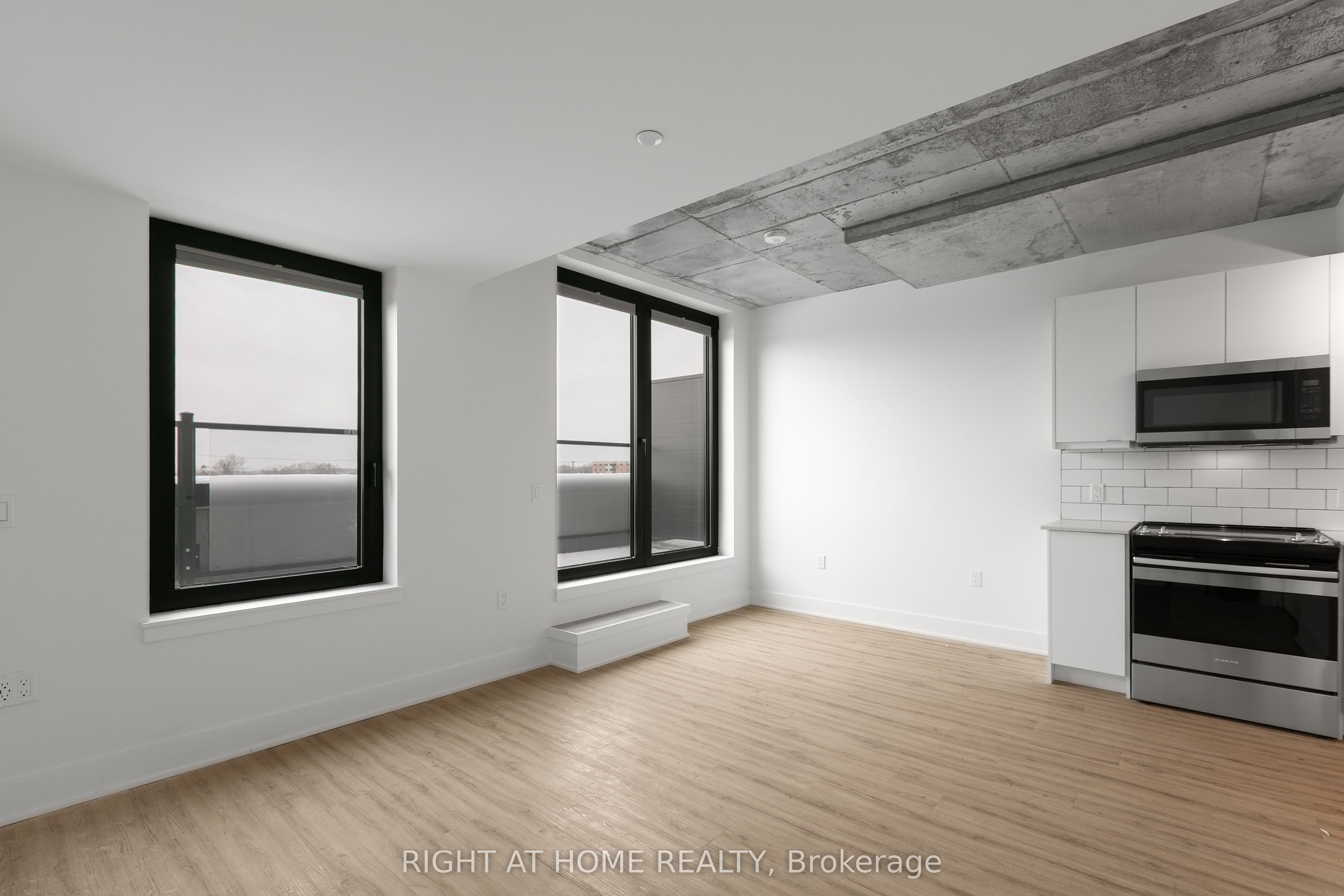 377 Winona Avenue 502 Property Photo 11