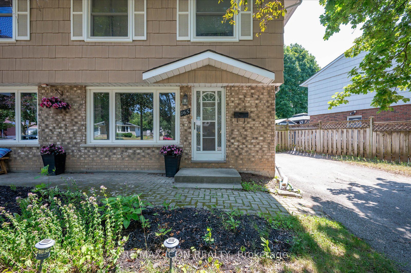 165 Selkirk Drive Property Photo 3