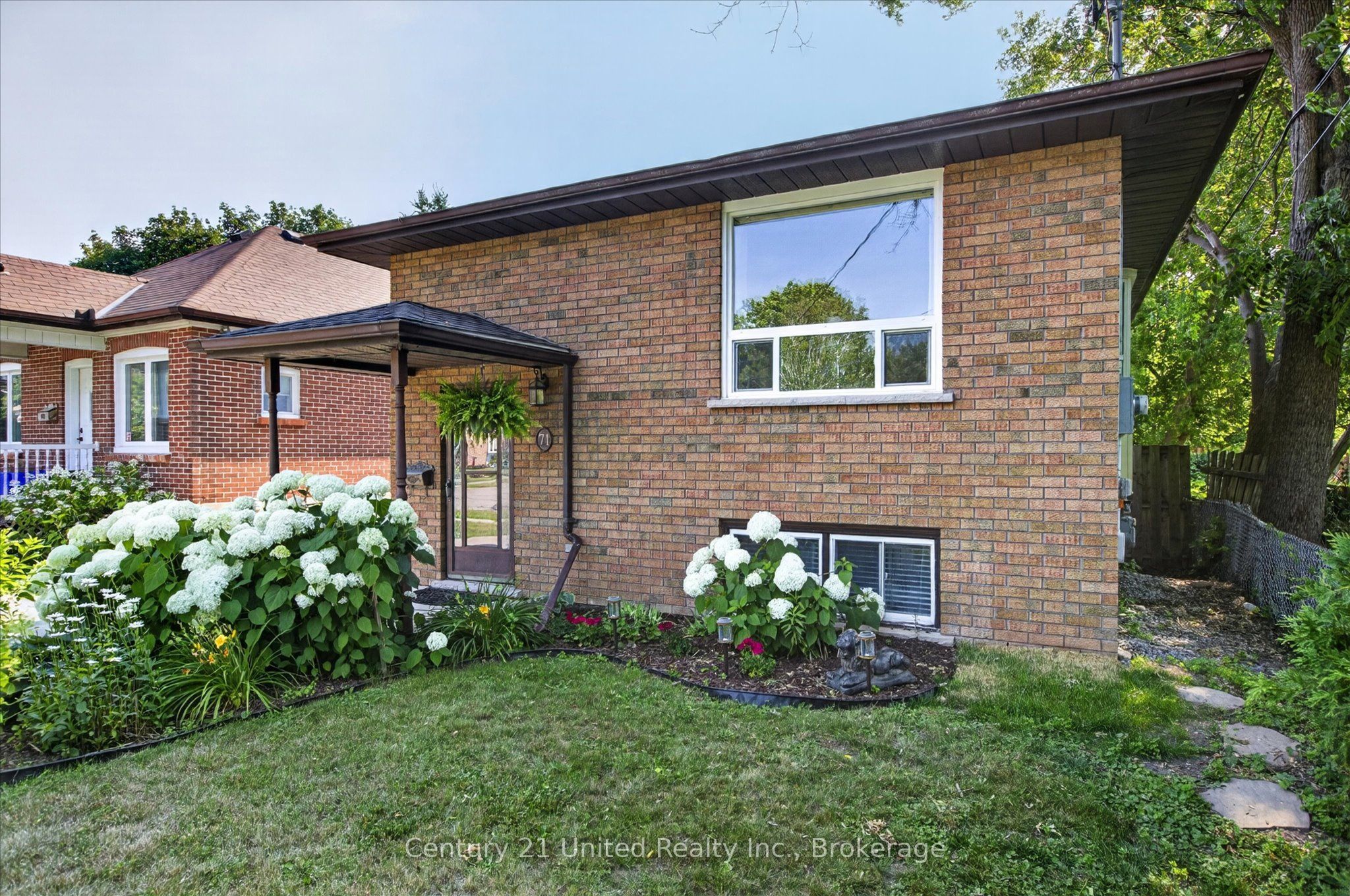 71 Pine Street Property Photo 3