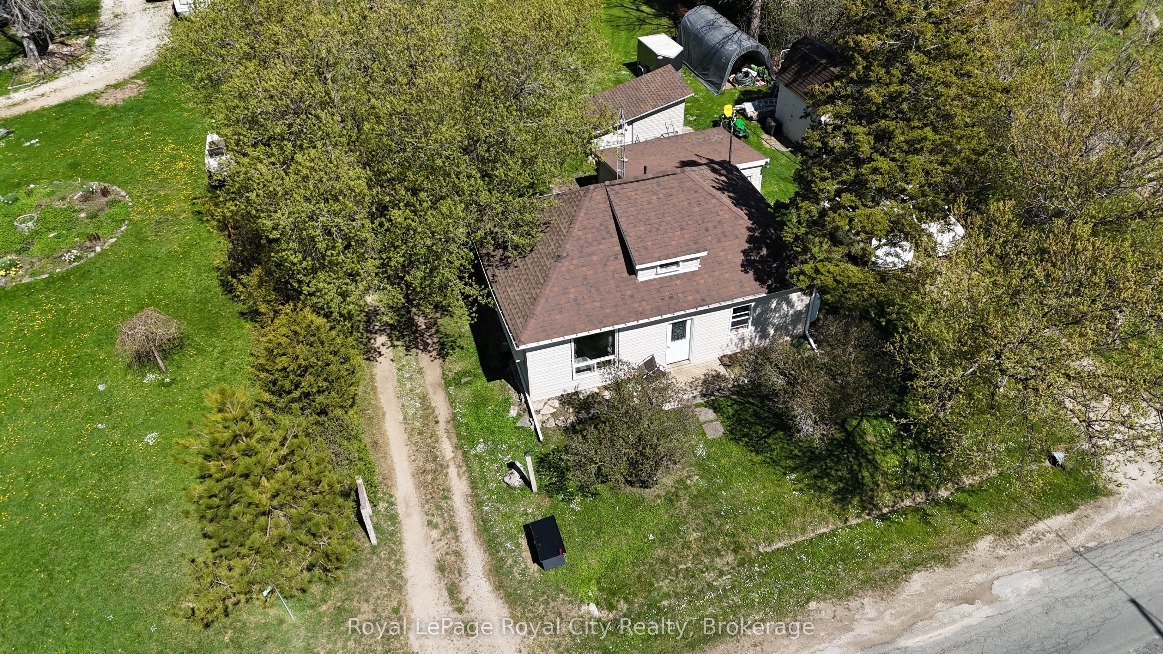2557 Bruce Road Property Photo 2