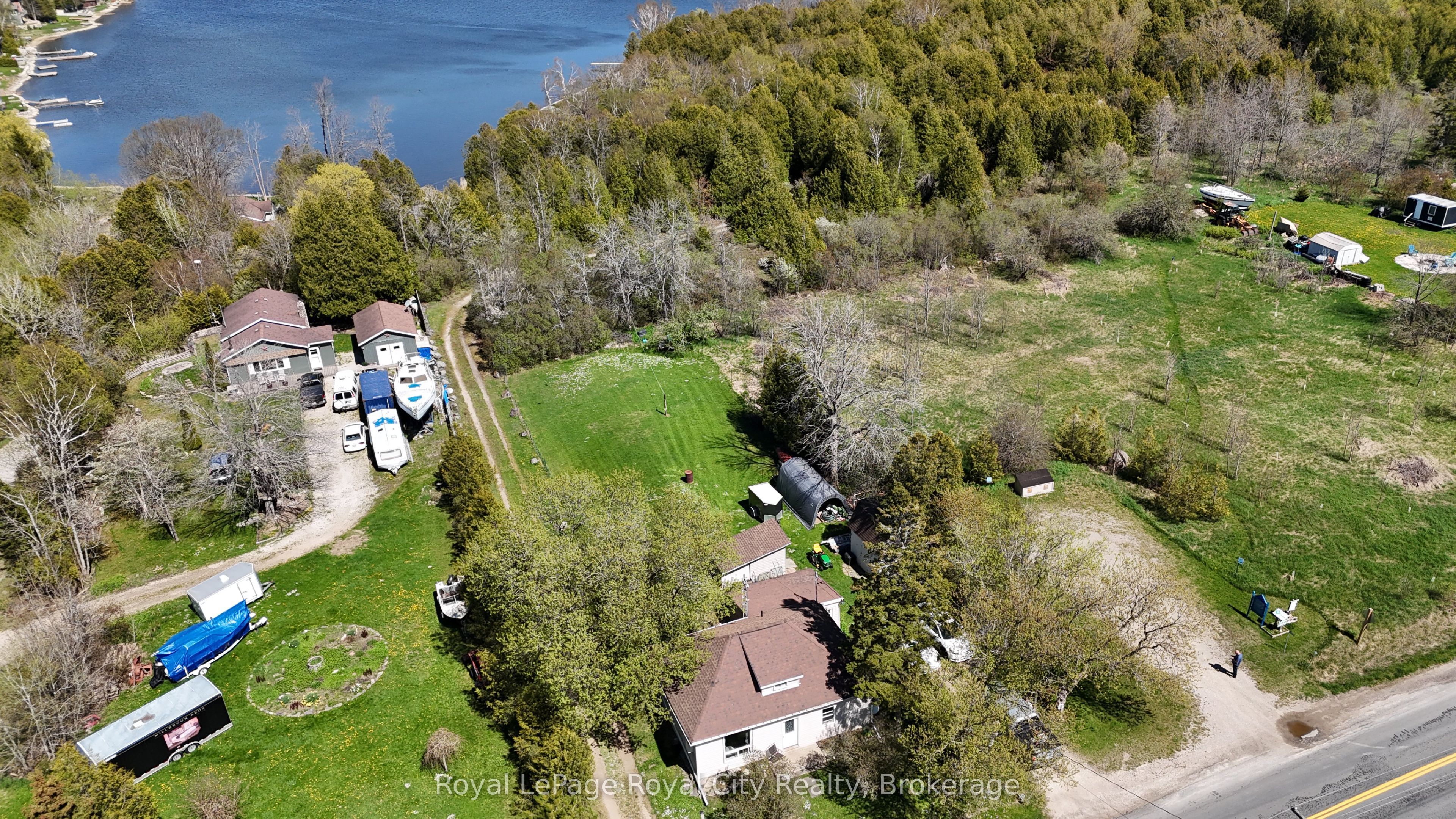 2557 Bruce Road Property Photo 3