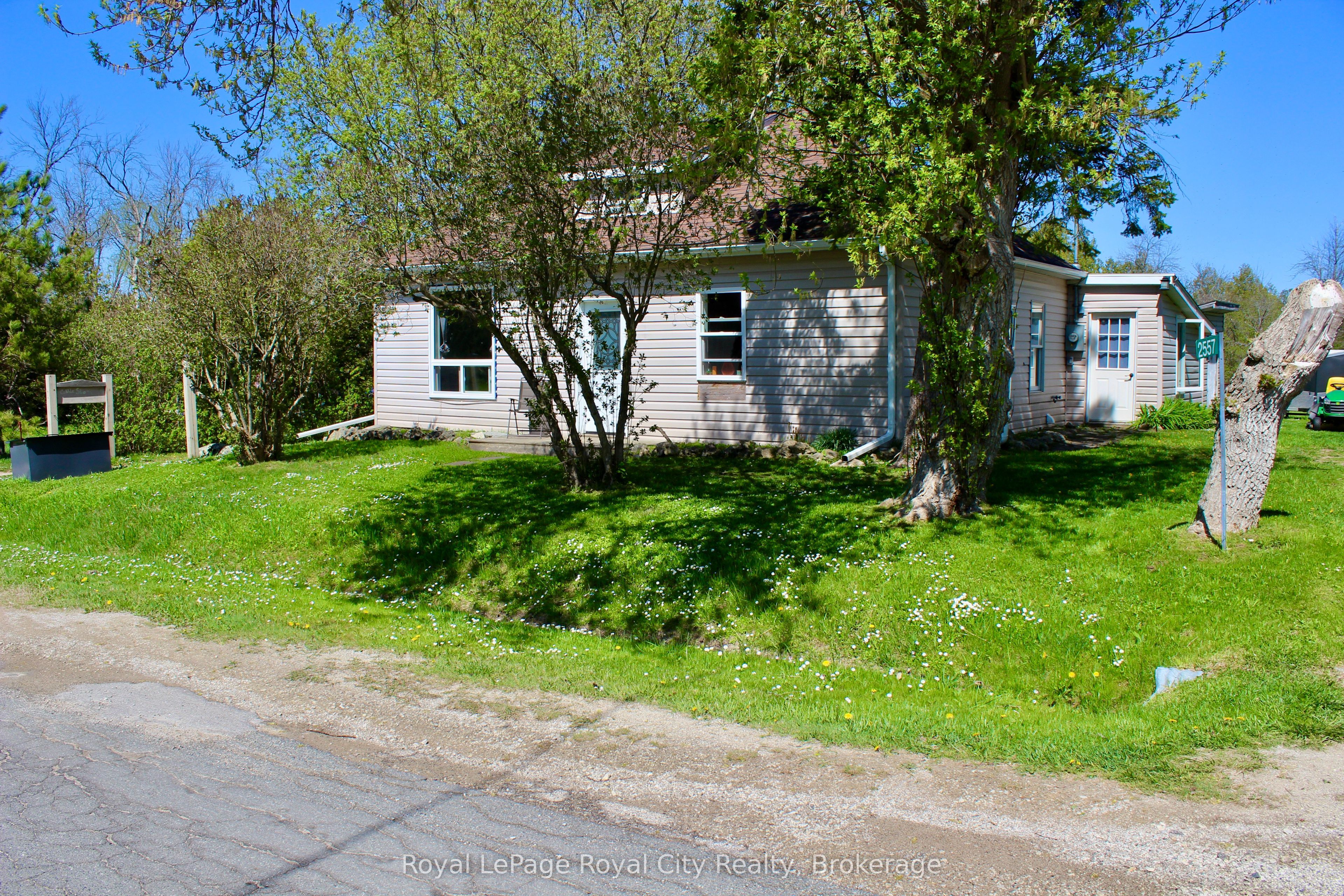 2557 Bruce Road Property Photo 4