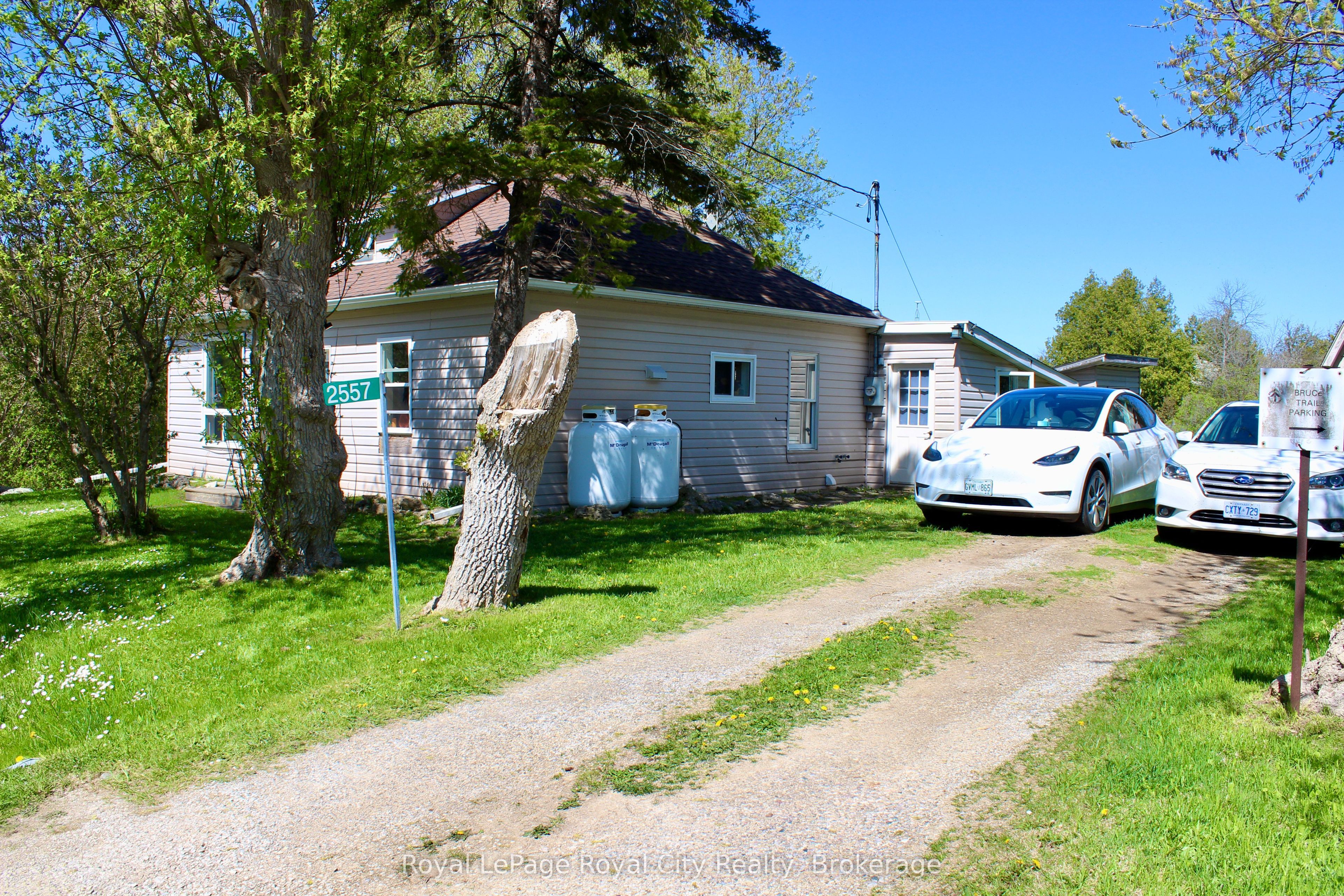 2557 Bruce Road Property Photo 5