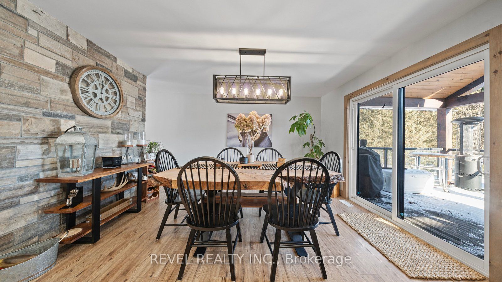 6 Kings Lane Property Photo 16