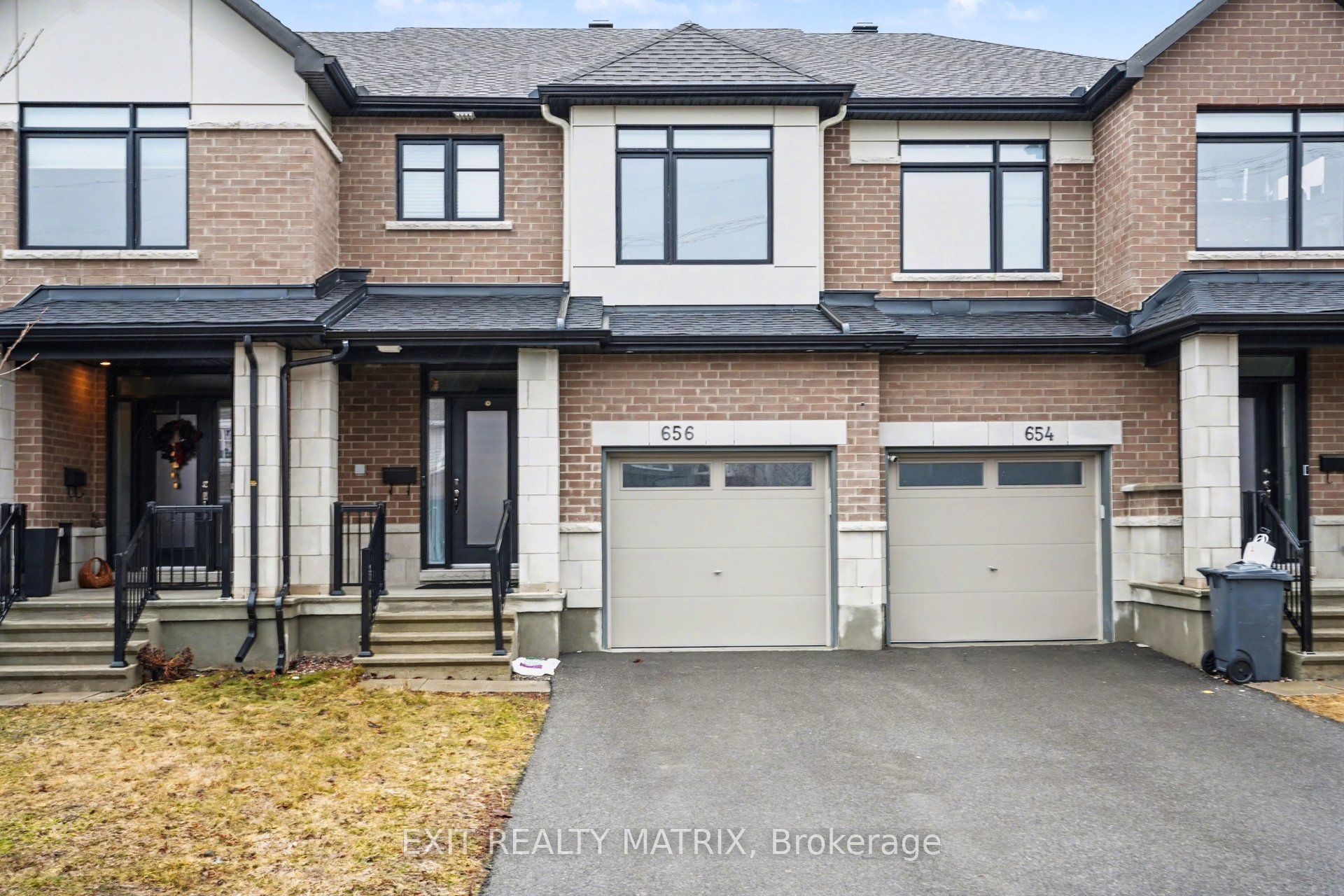 656 Putney Crescent W
