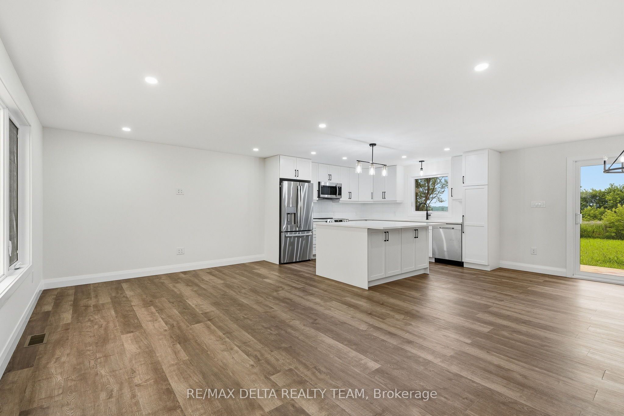 1568 Pilon Road Property Photo 7