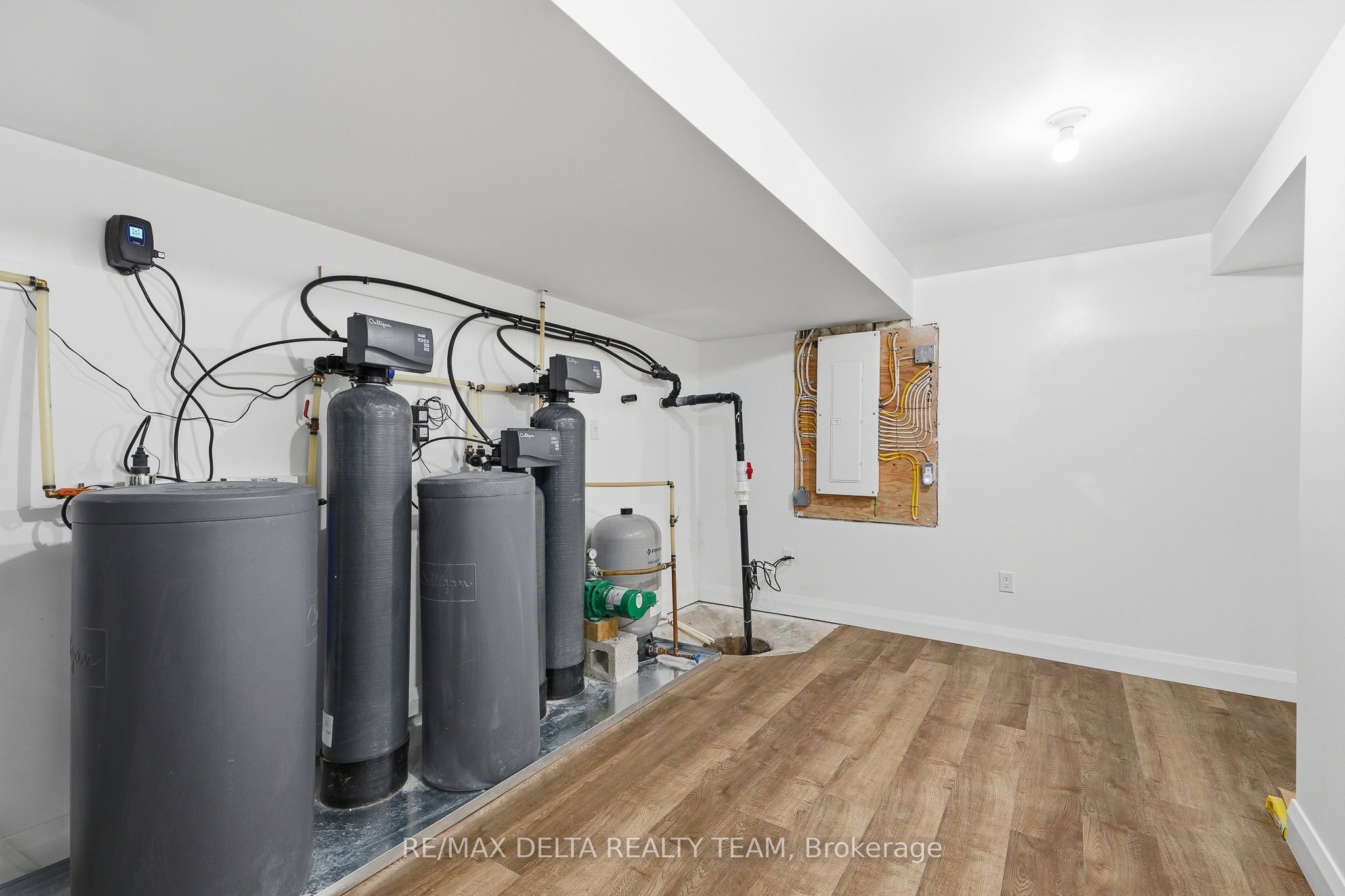 1568 Pilon Road Property Photo 33