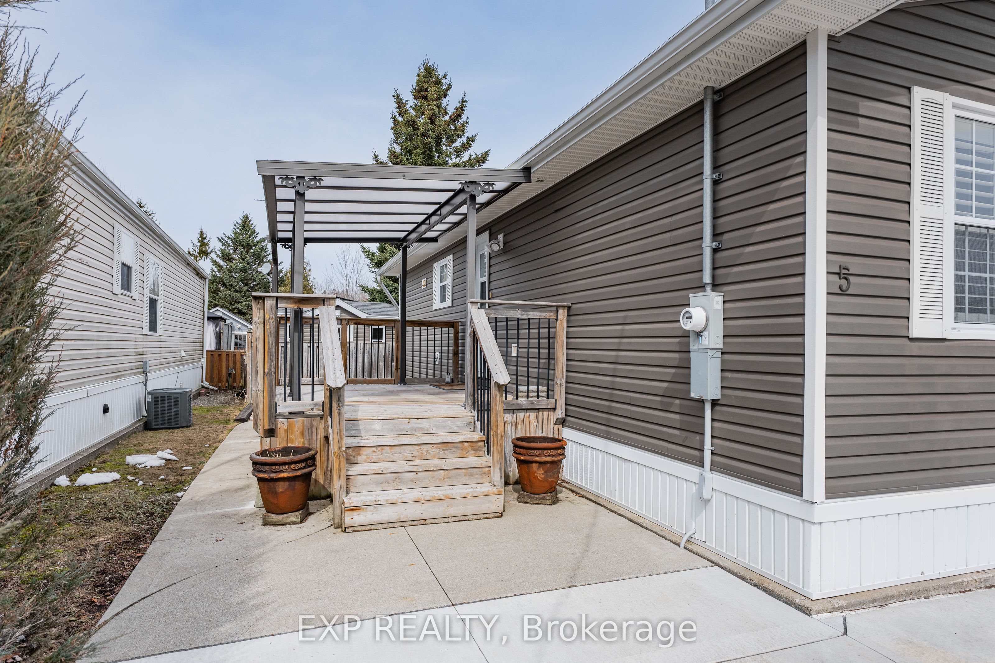5 Elm Street Property Photo 3