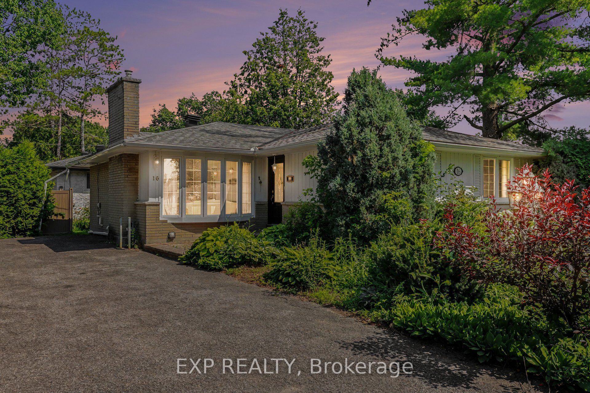 16 Elmsley Crescent
