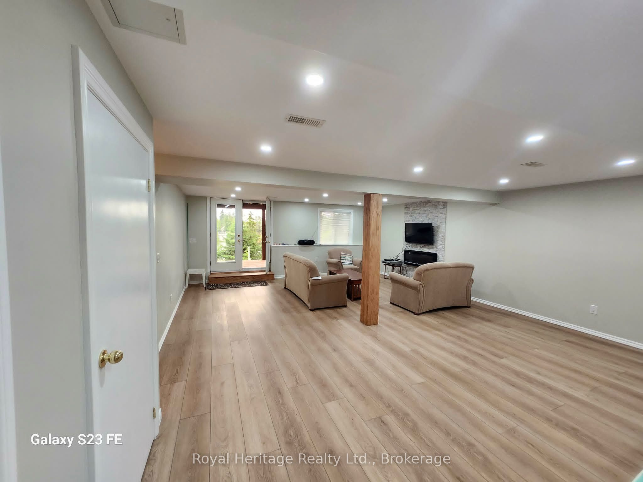 226 Francis Street E Property Photo 17