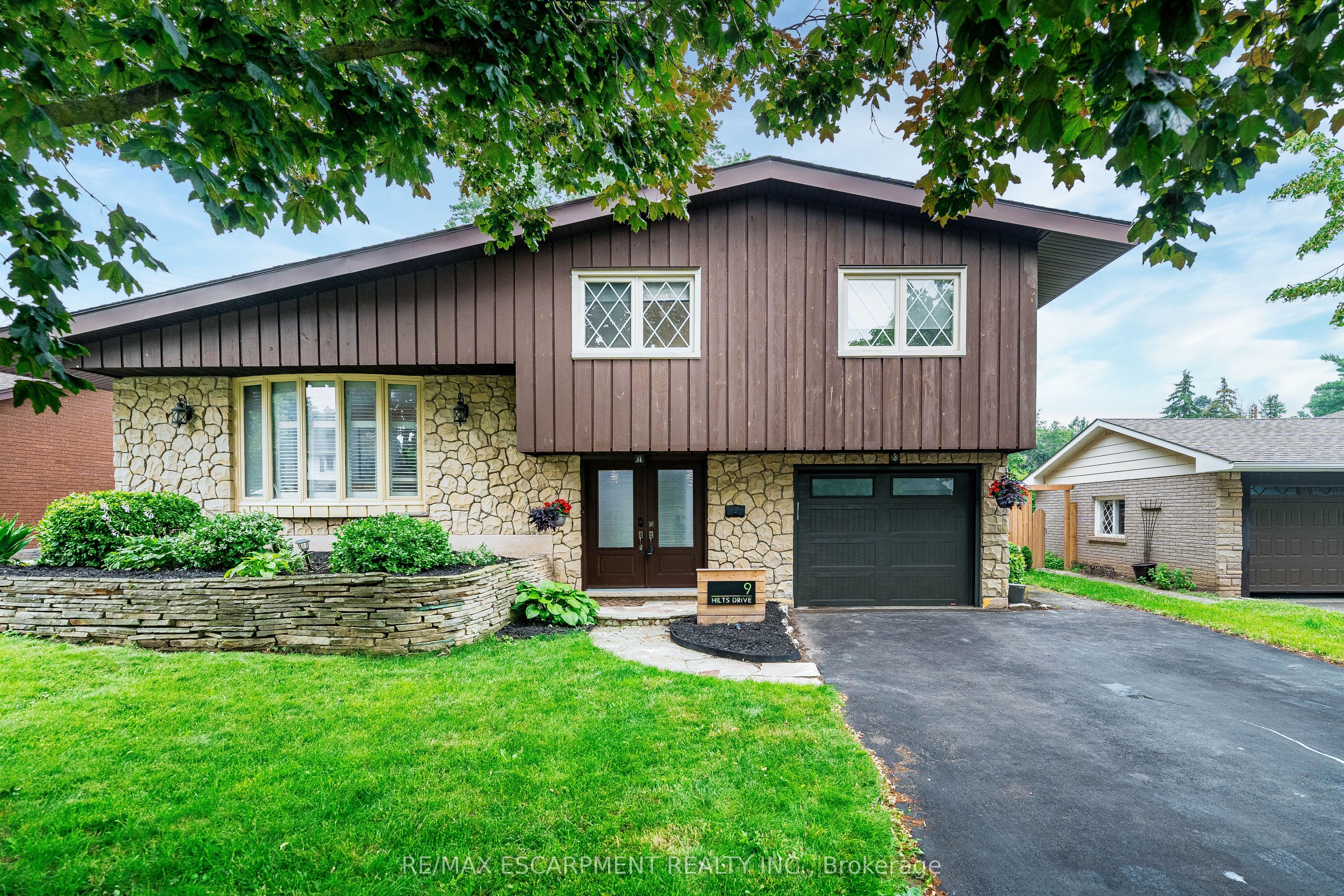9 Hilts Drive Property Photo 1