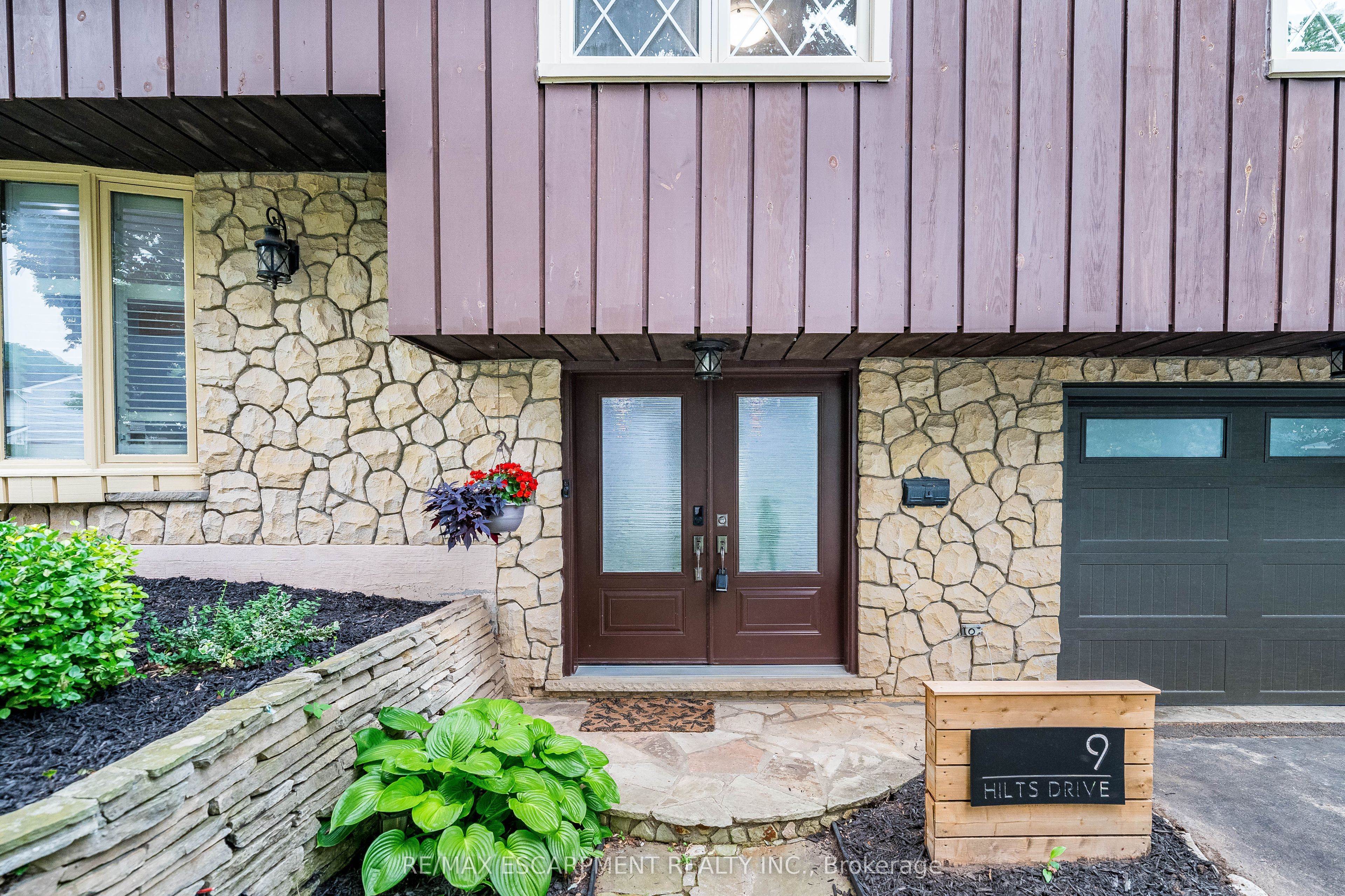9 Hilts Drive Property Photo 3