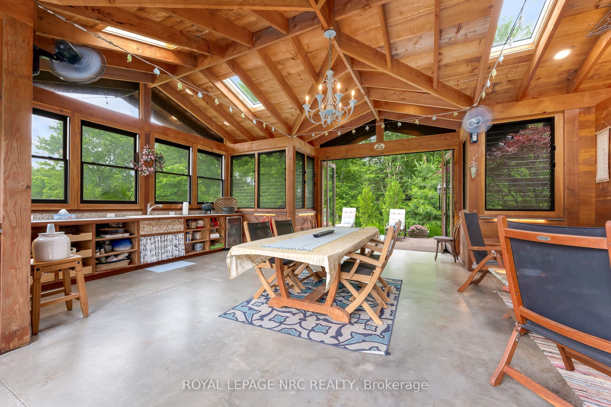 1323 Effingham Street Property Photo 8