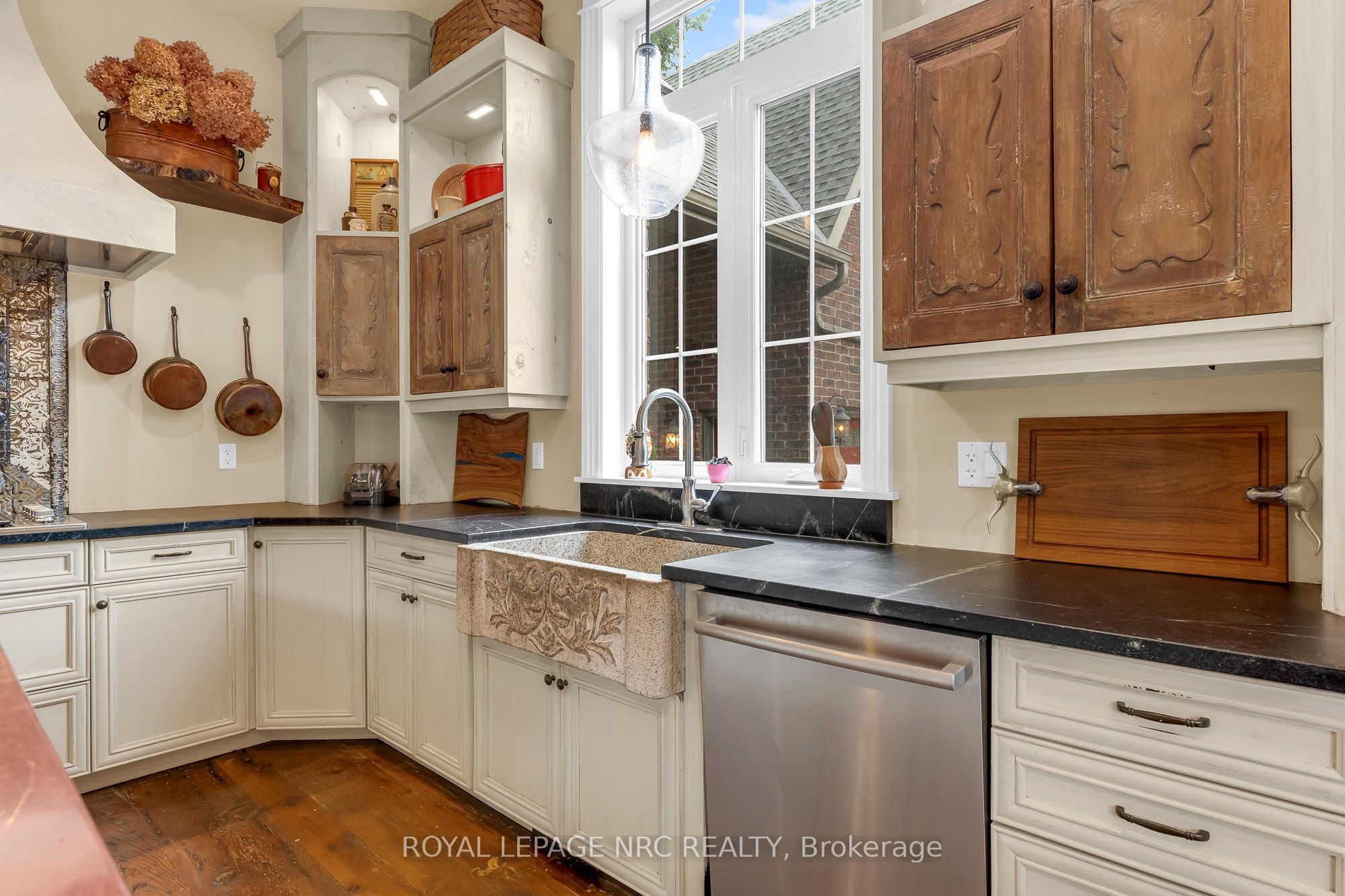 1323 Effingham Street Property Photo 33