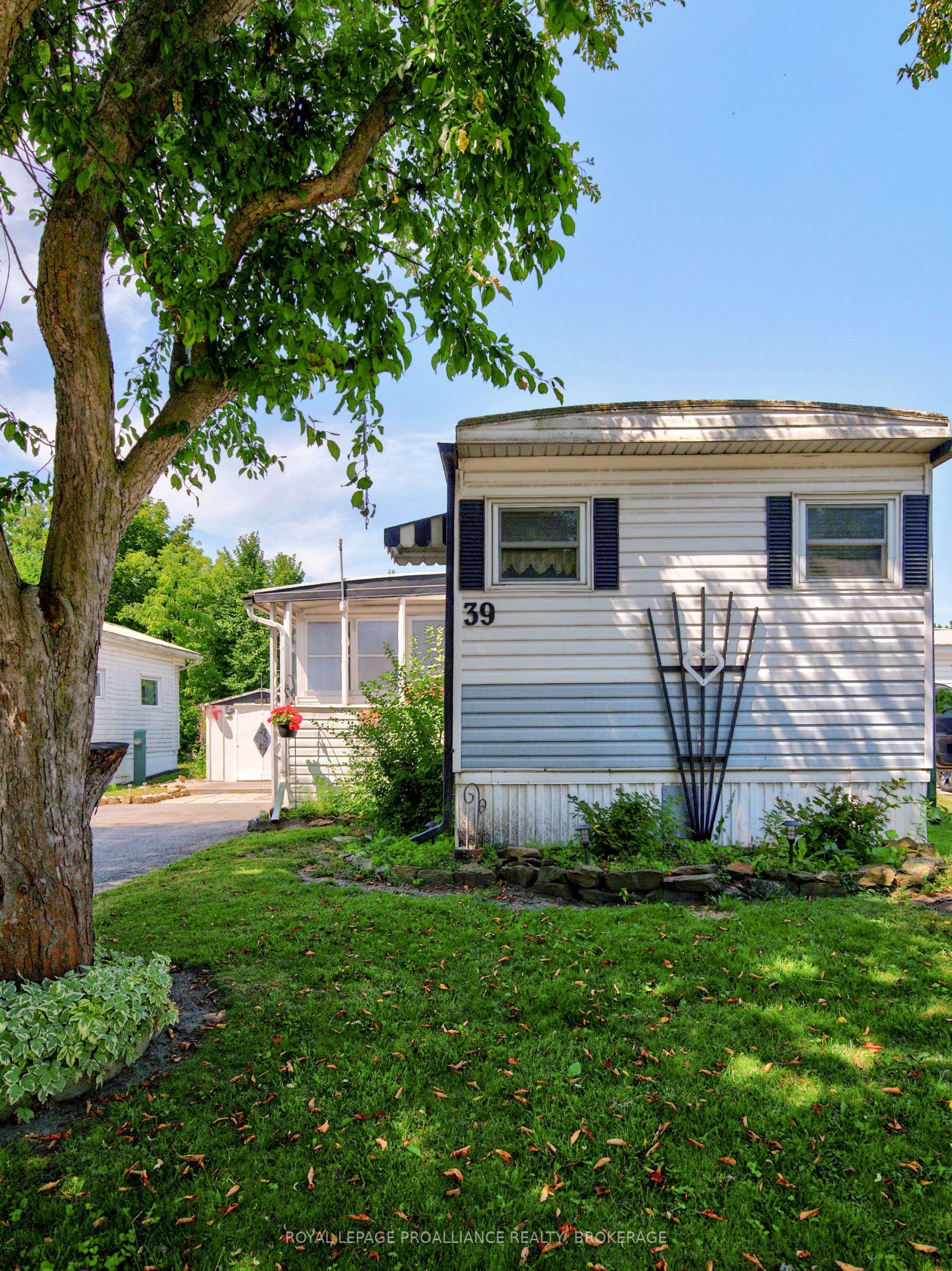 39 Worthington Way Property Photo 3