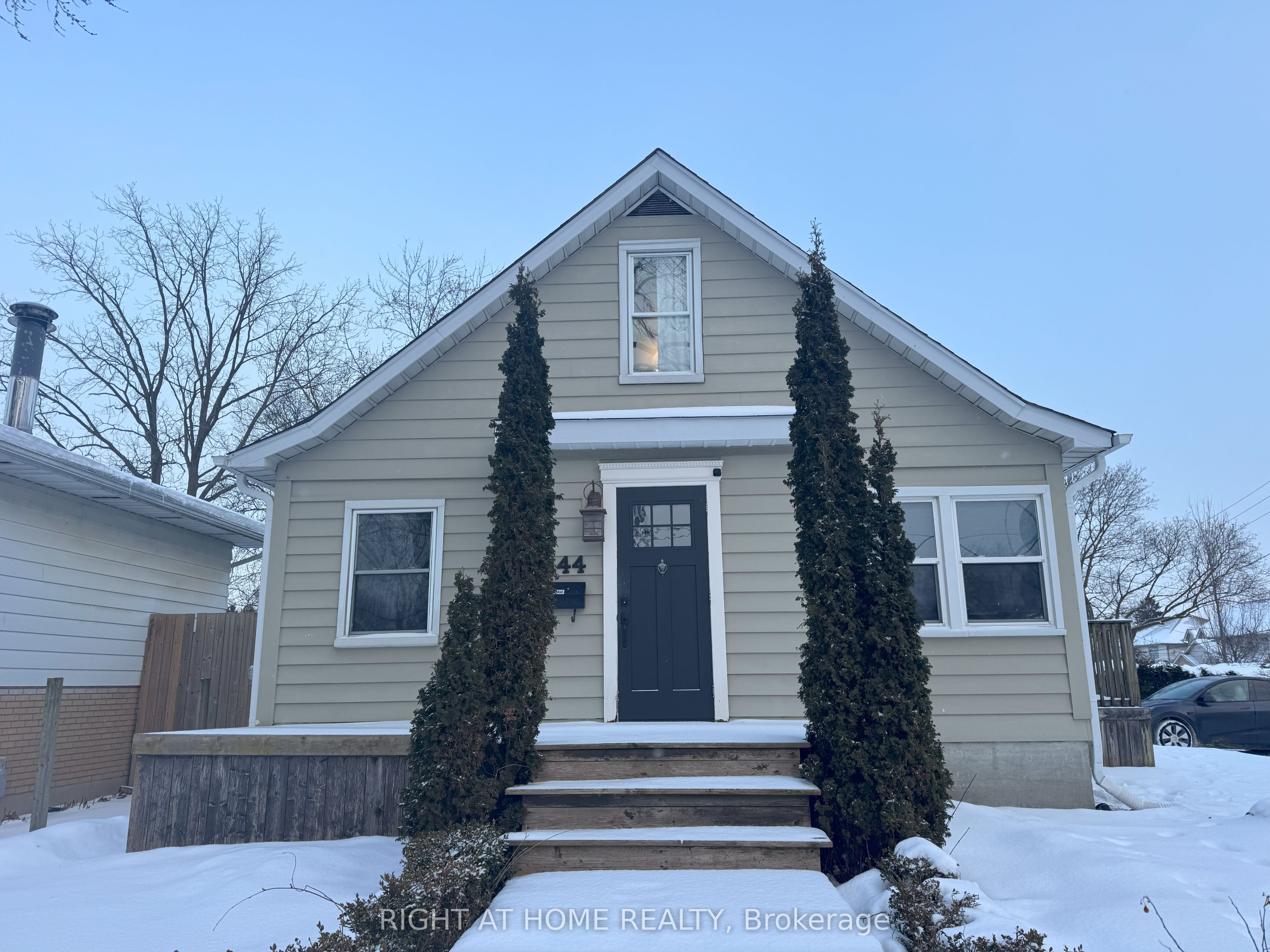144 Baseline Road W Property Photo 1