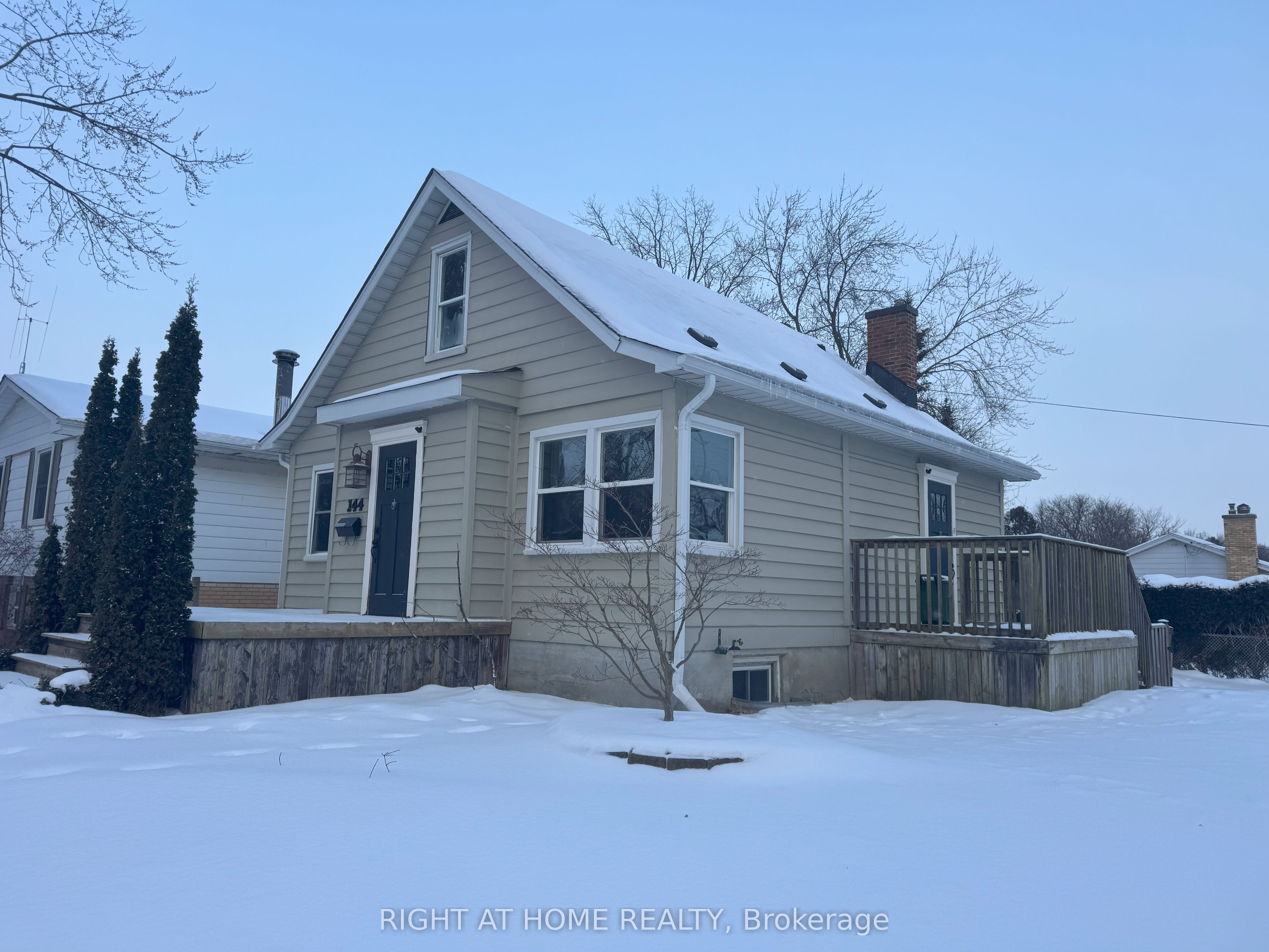 144 Baseline Road W Property Photo 2