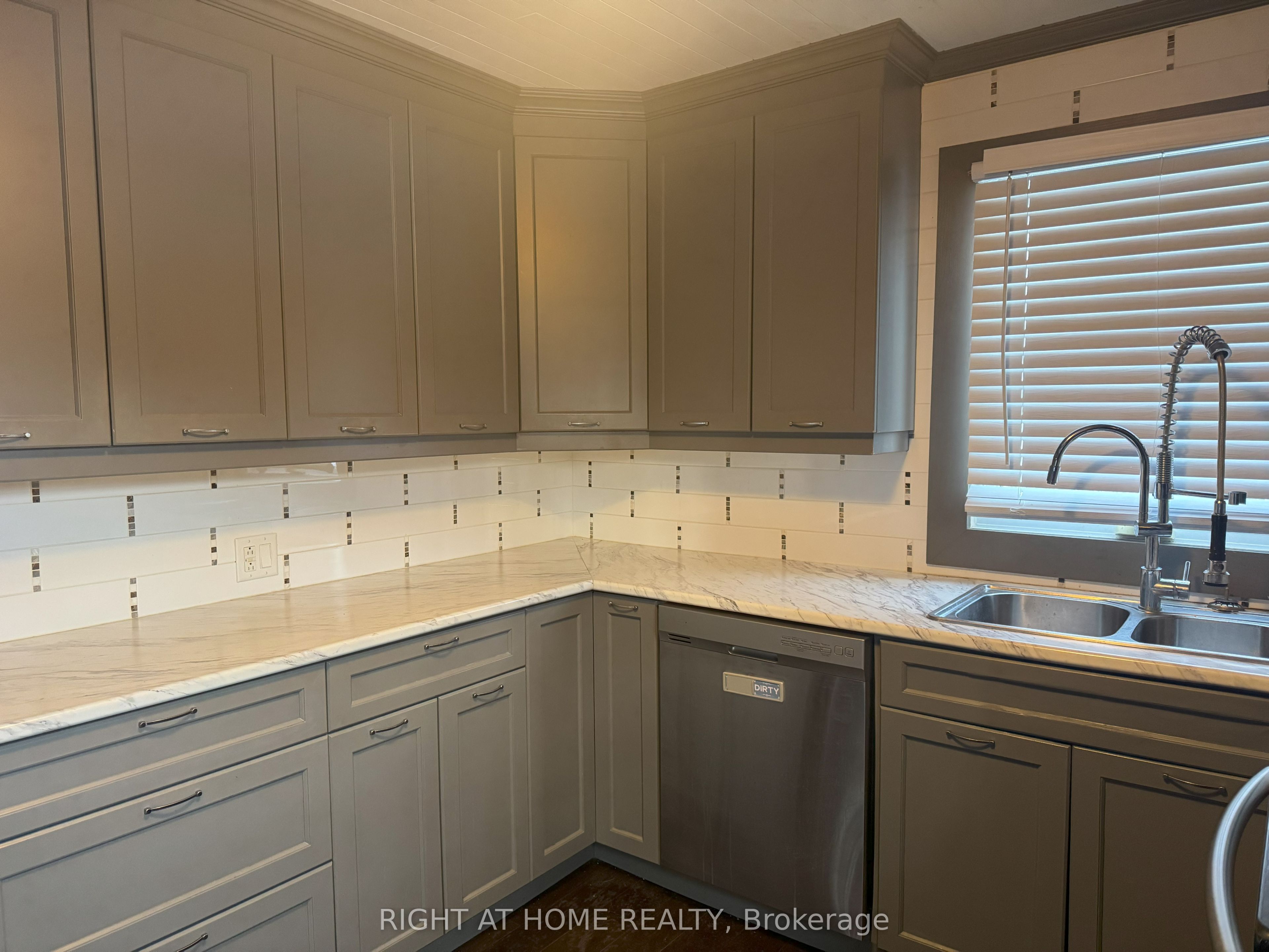144 Baseline Road W Property Photo 3
