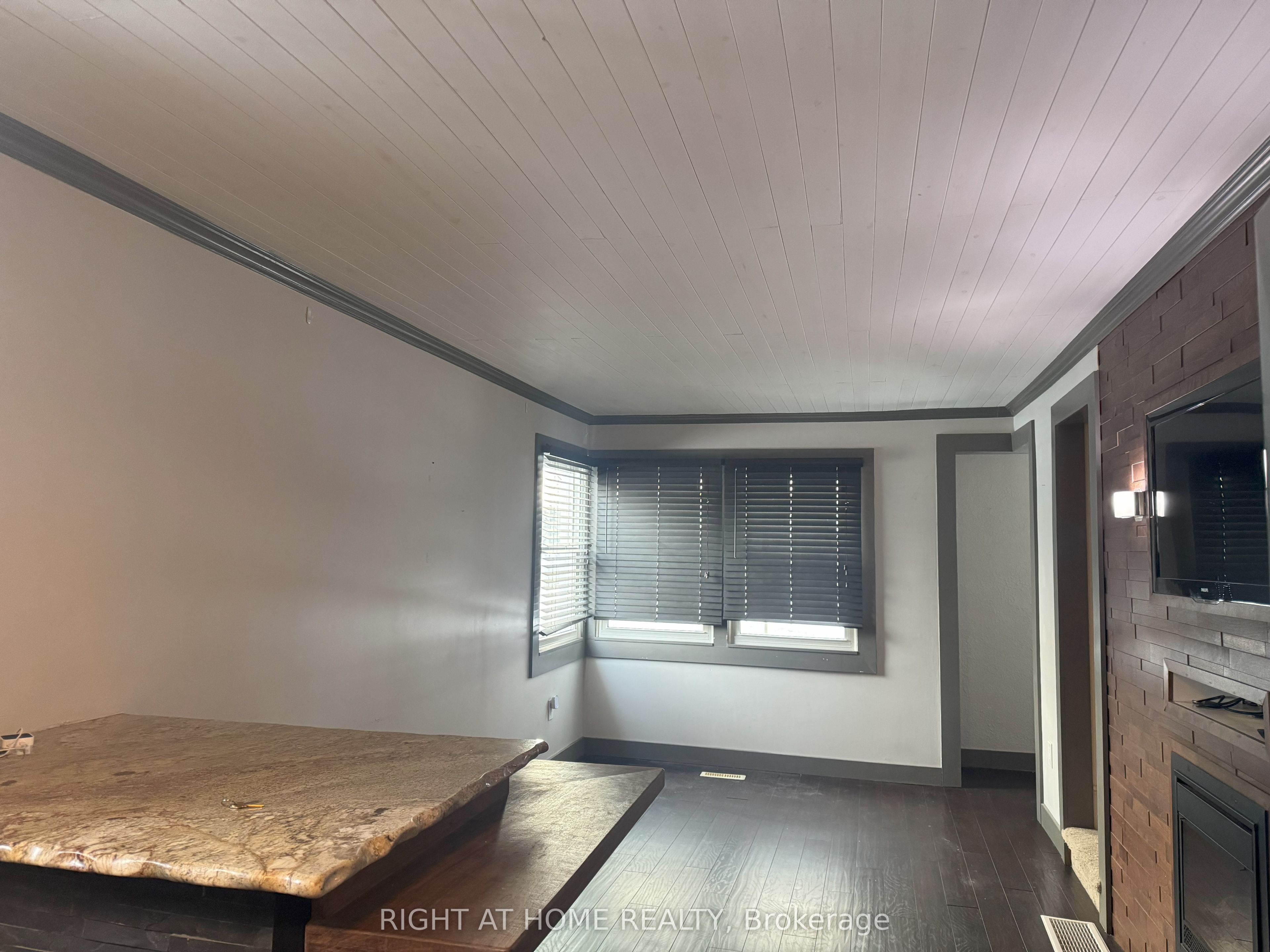 144 Baseline Road W Property Photo 7