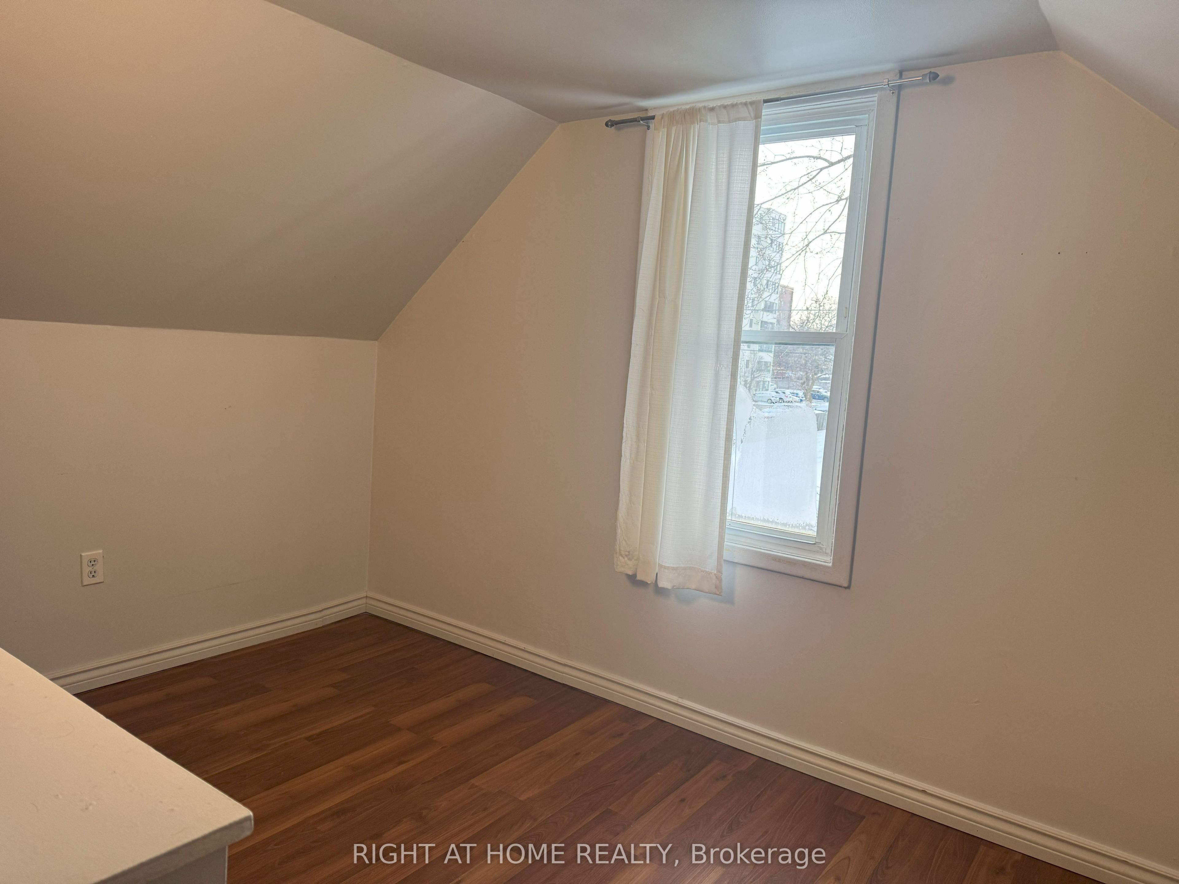 144 Baseline Road W Property Photo 15