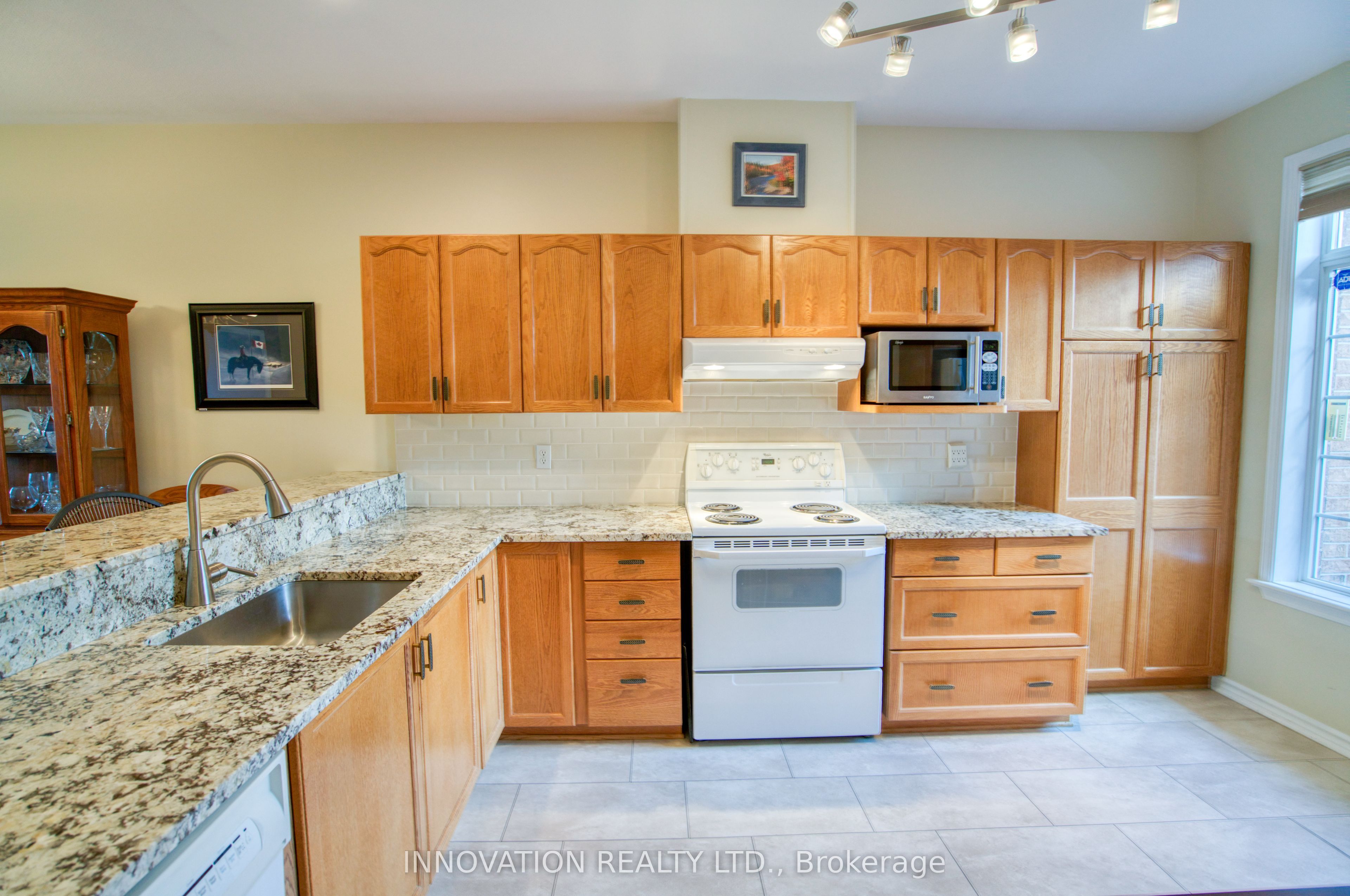 27 Eileen Crescent Property Photo 6