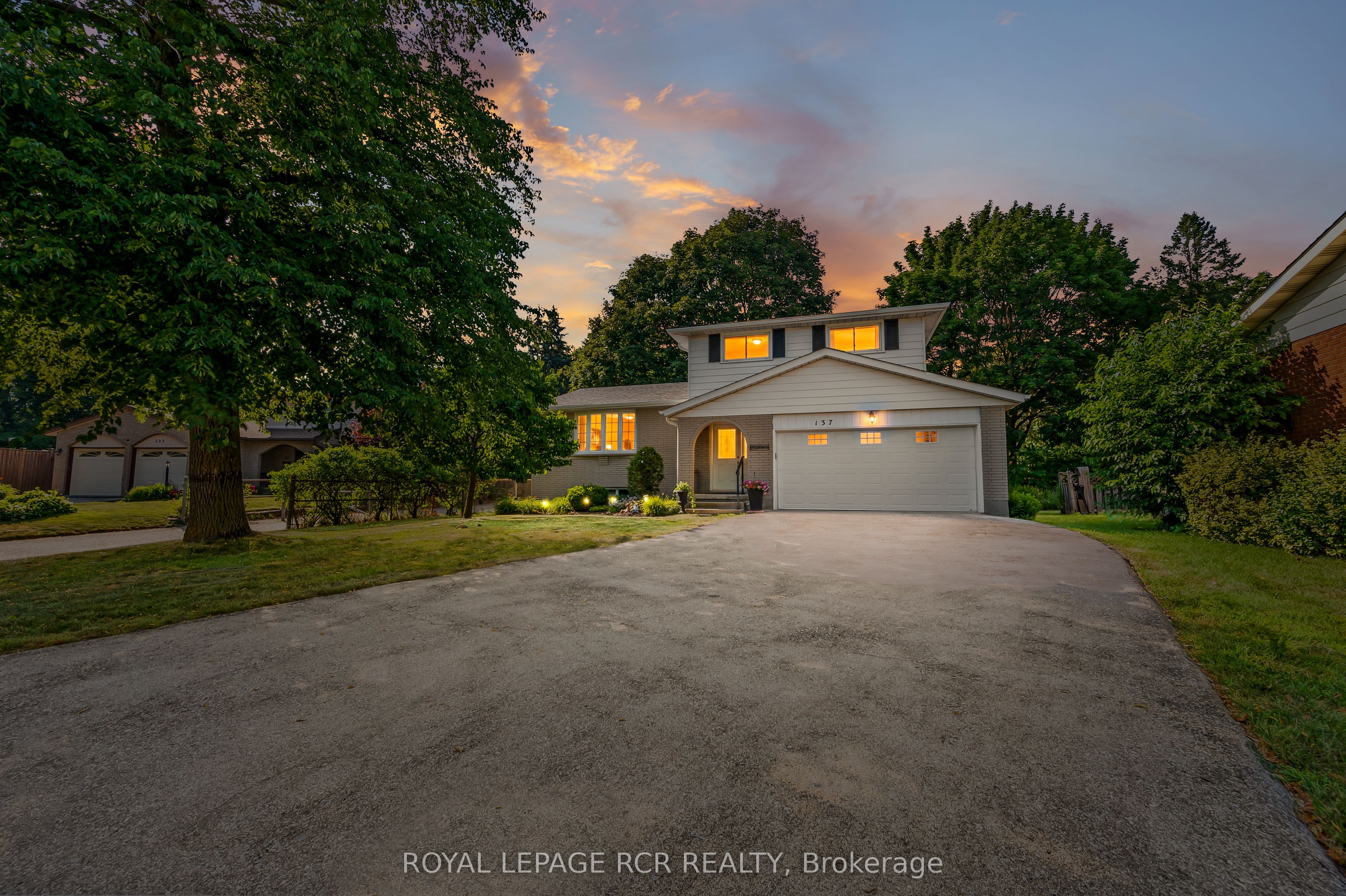 137 White Pine Crescent Property Photo 1