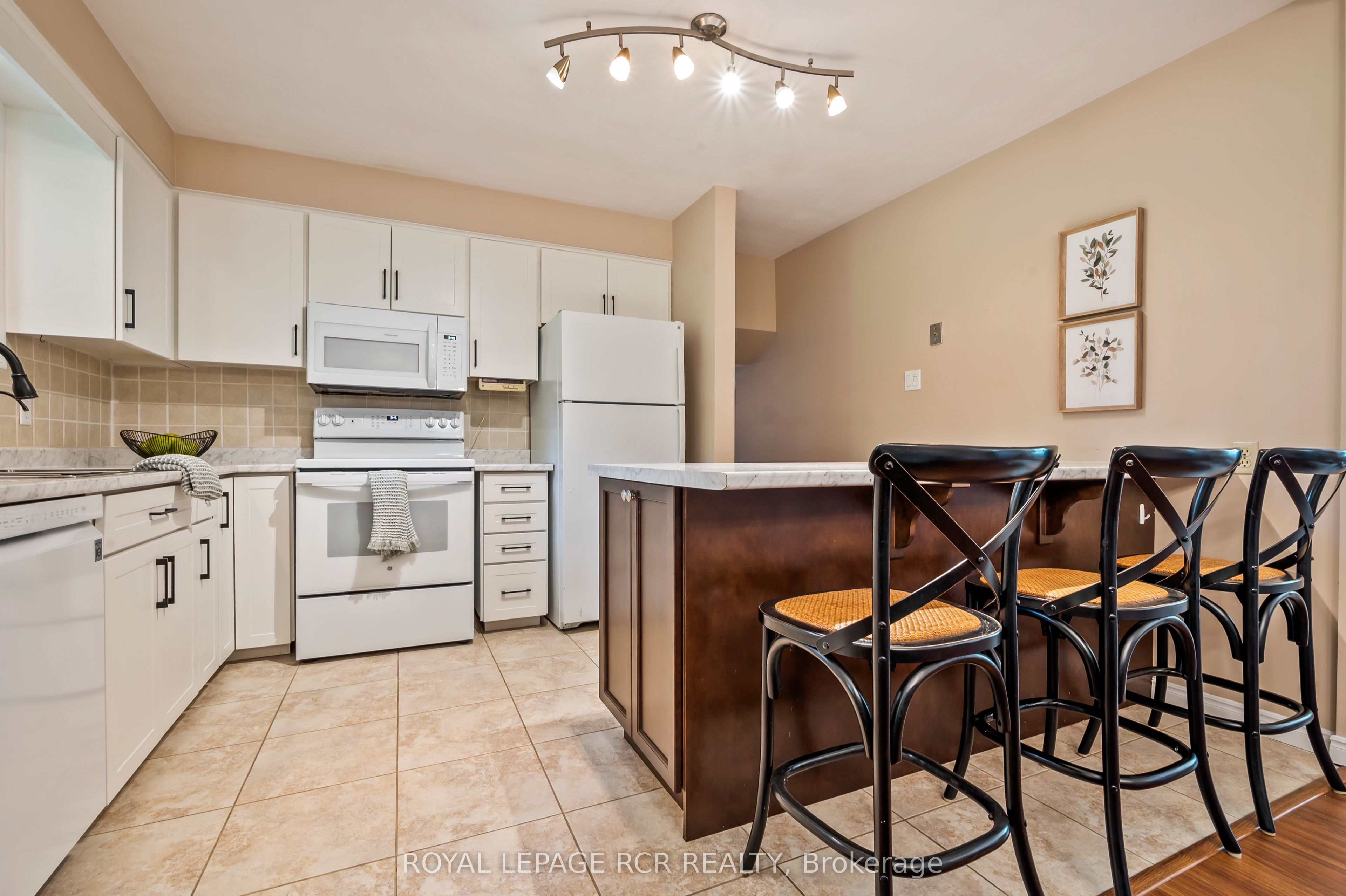 137 White Pine Crescent Property Photo 8