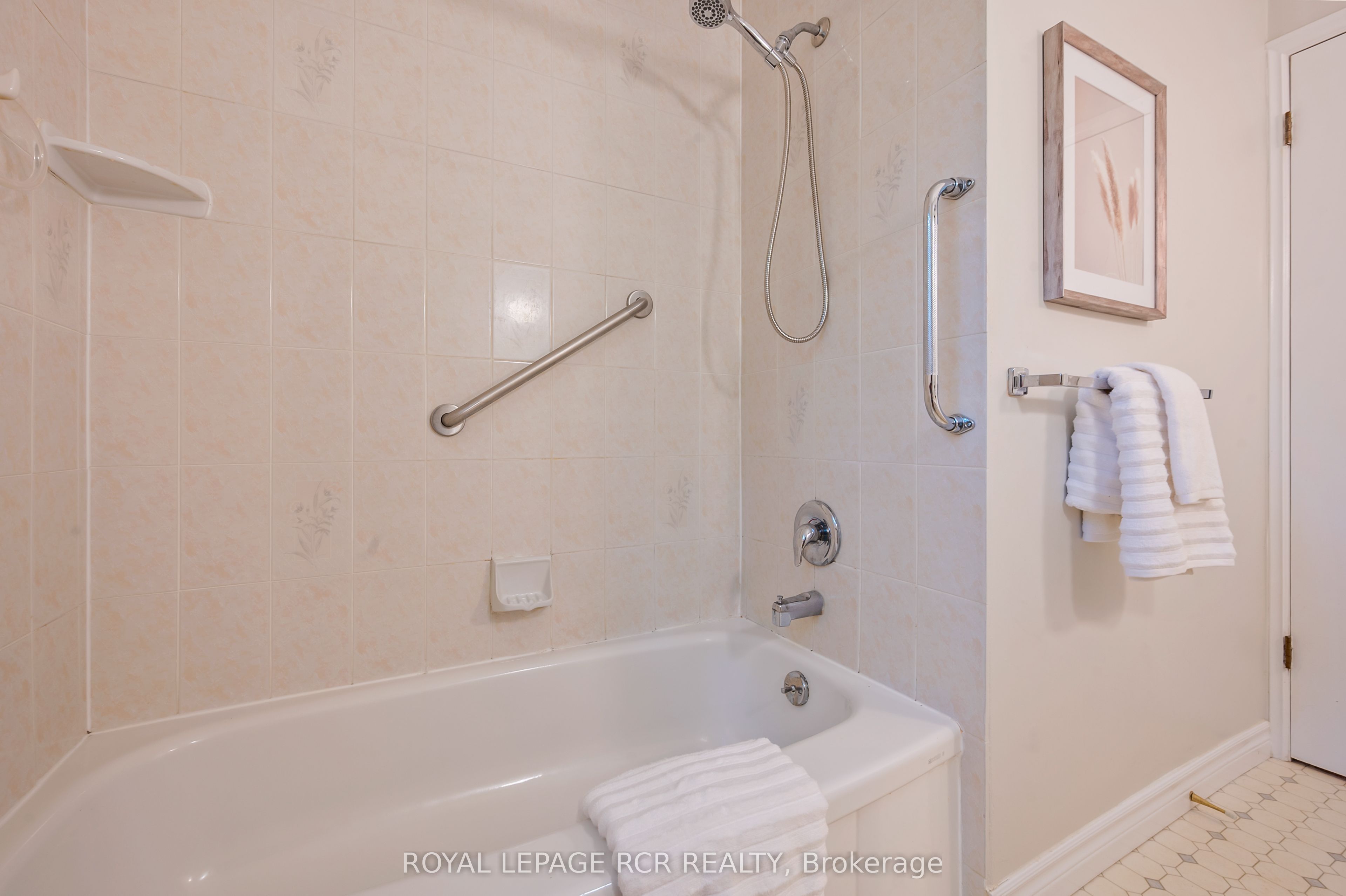 137 White Pine Crescent Property Photo 18
