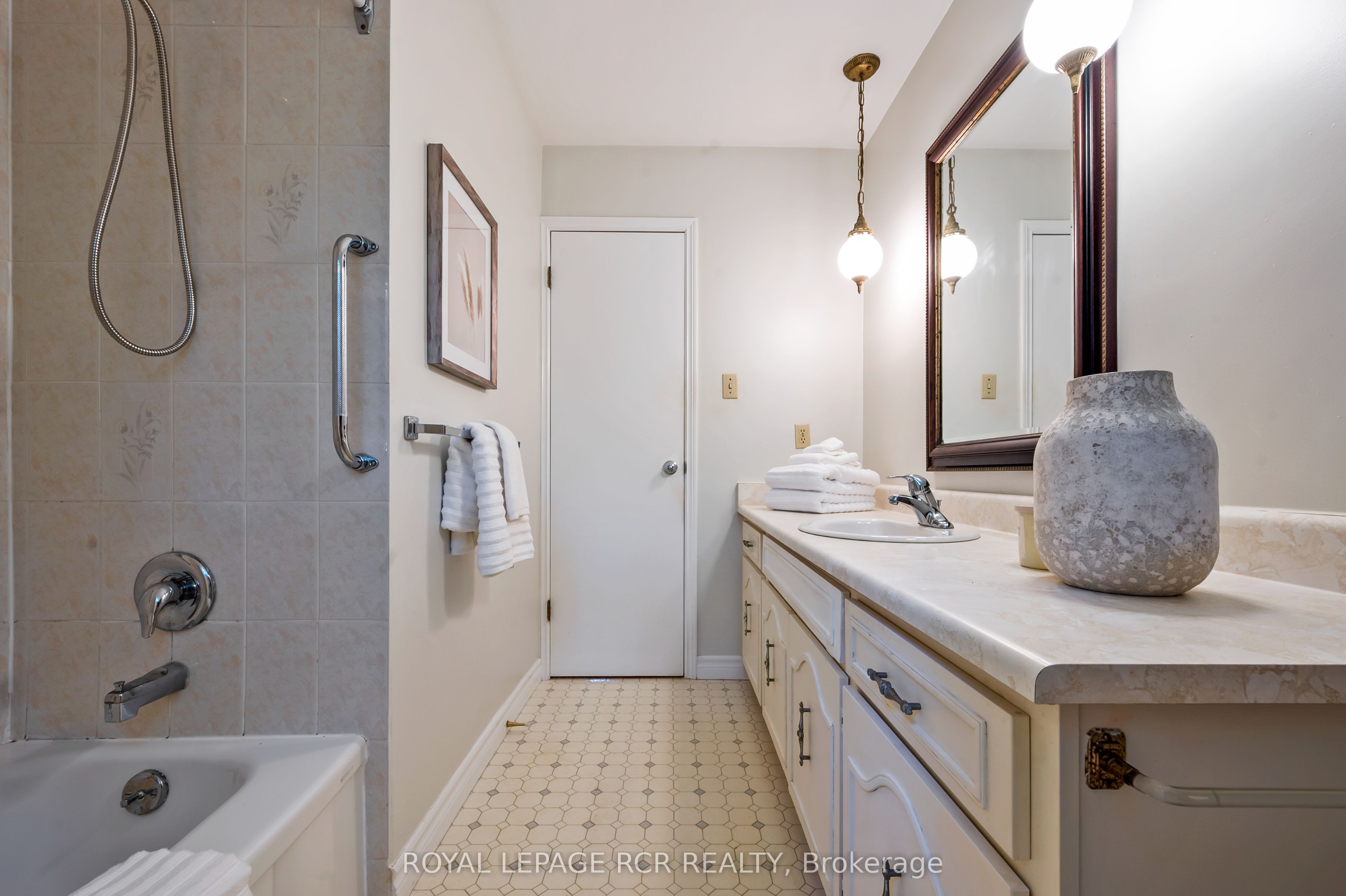 137 White Pine Crescent Property Photo 19