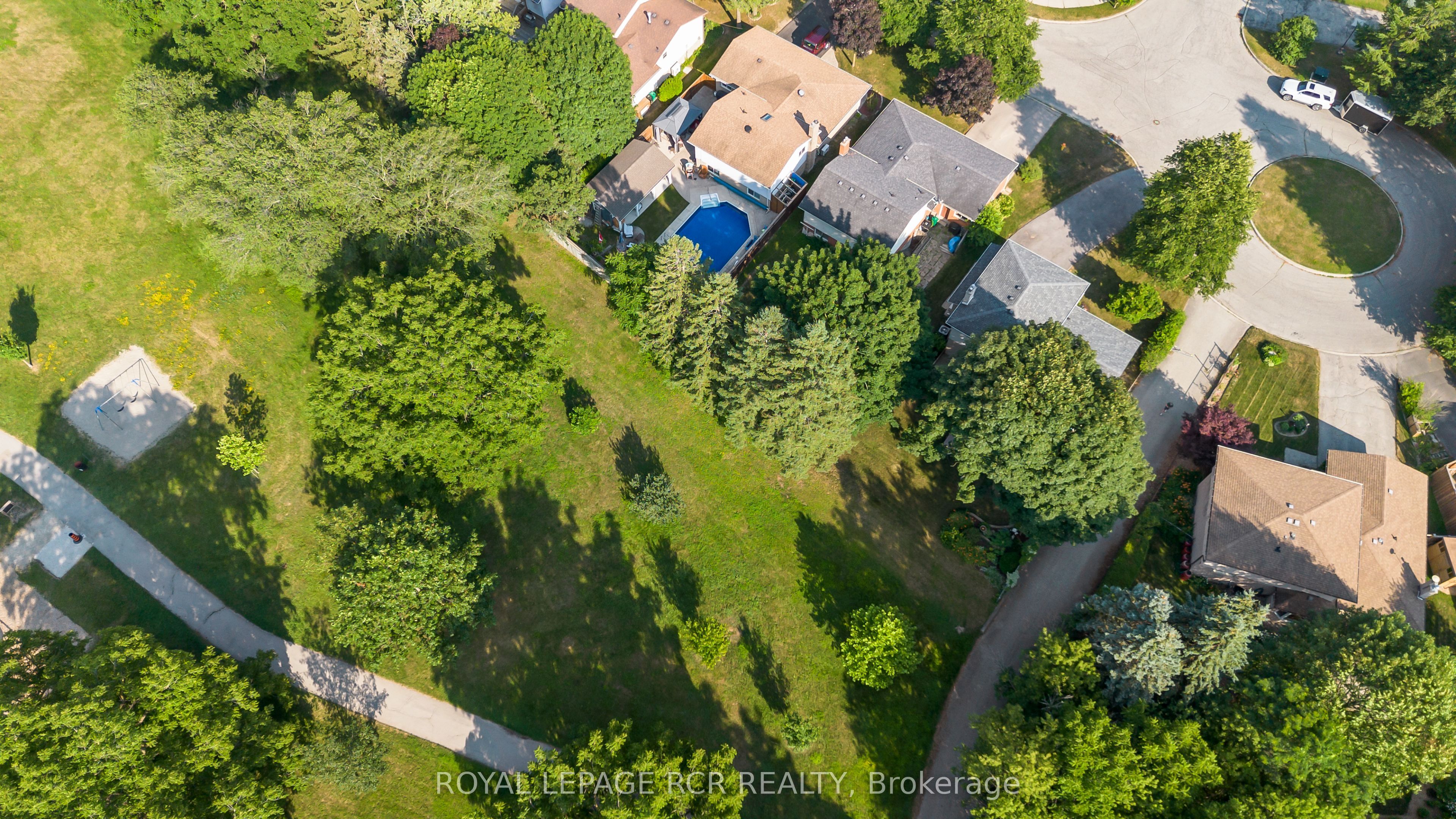 137 White Pine Crescent Property Photo 32