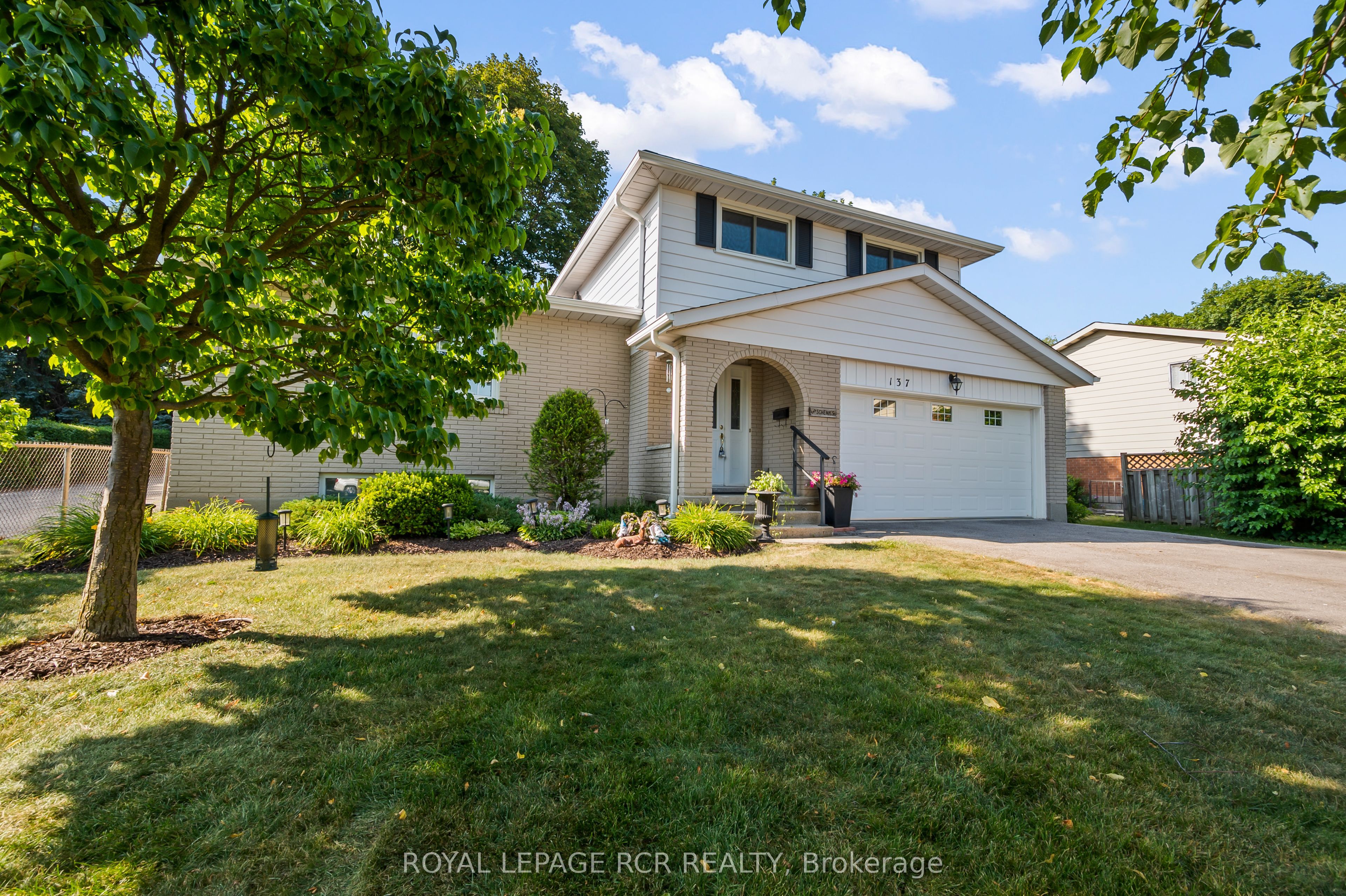 137 White Pine Crescent Property Photo 34