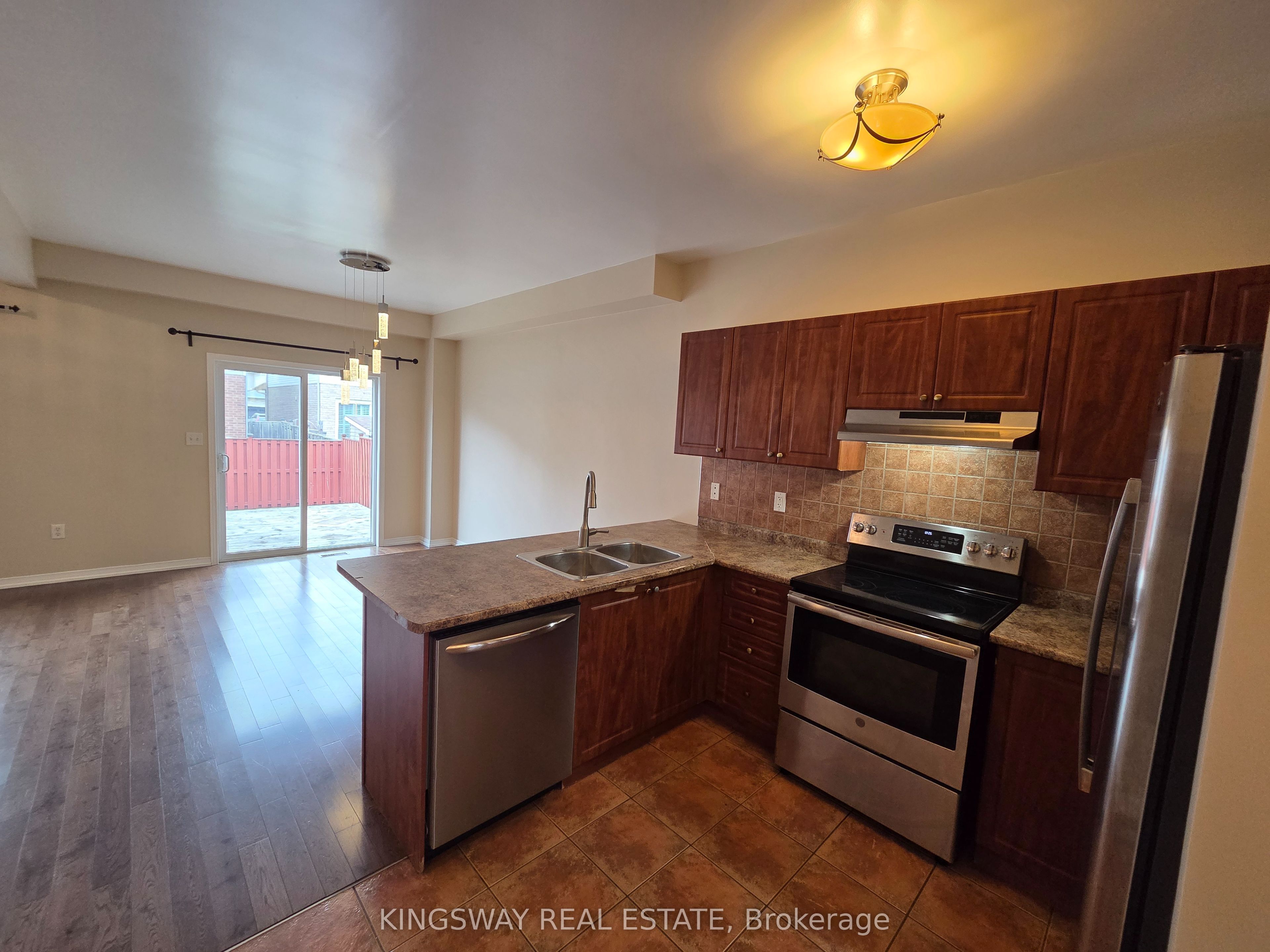 28 Tidemore Heights Property Photo 5
