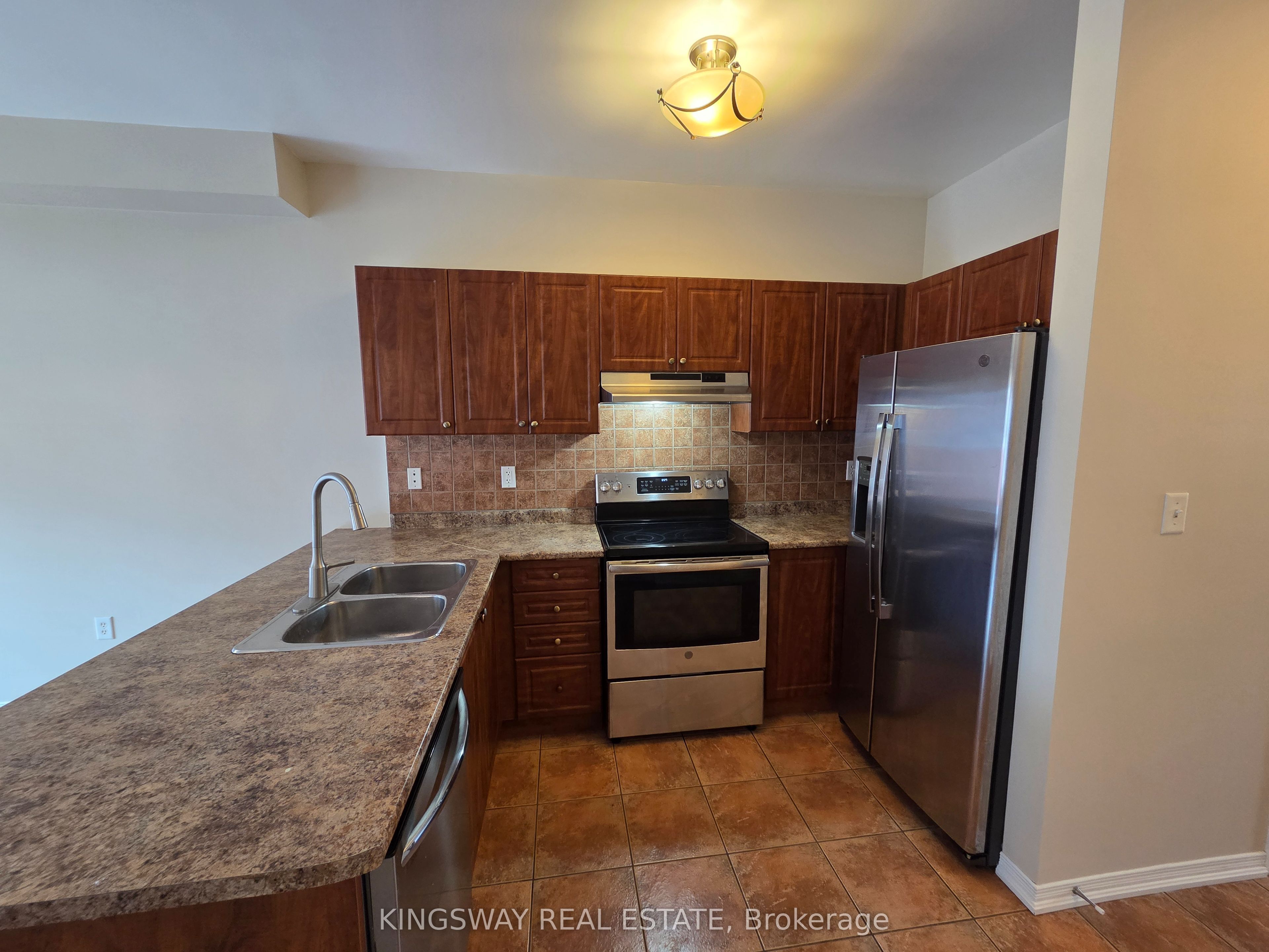 28 Tidemore Heights Property Photo 6