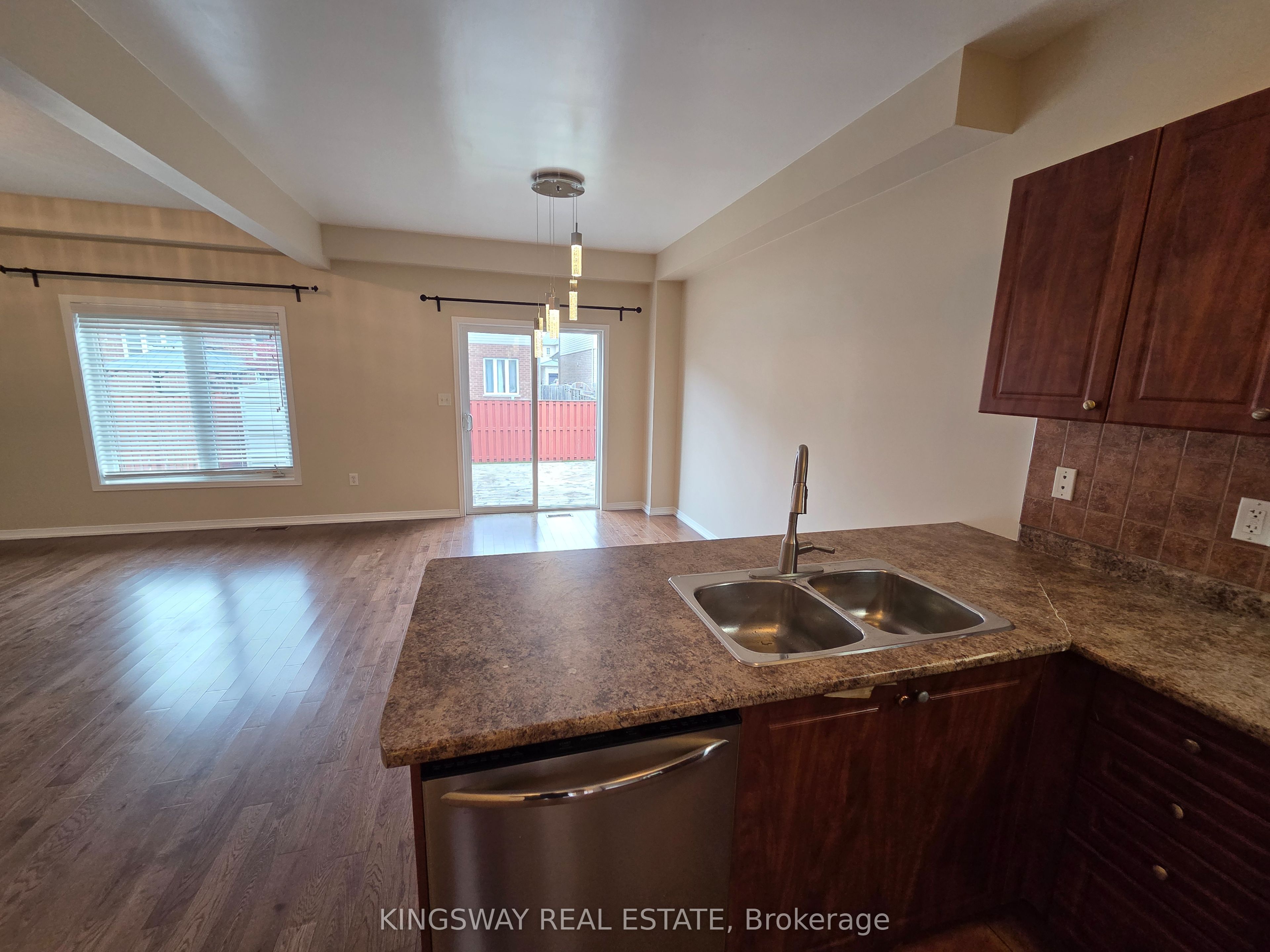28 Tidemore Heights Property Photo 7